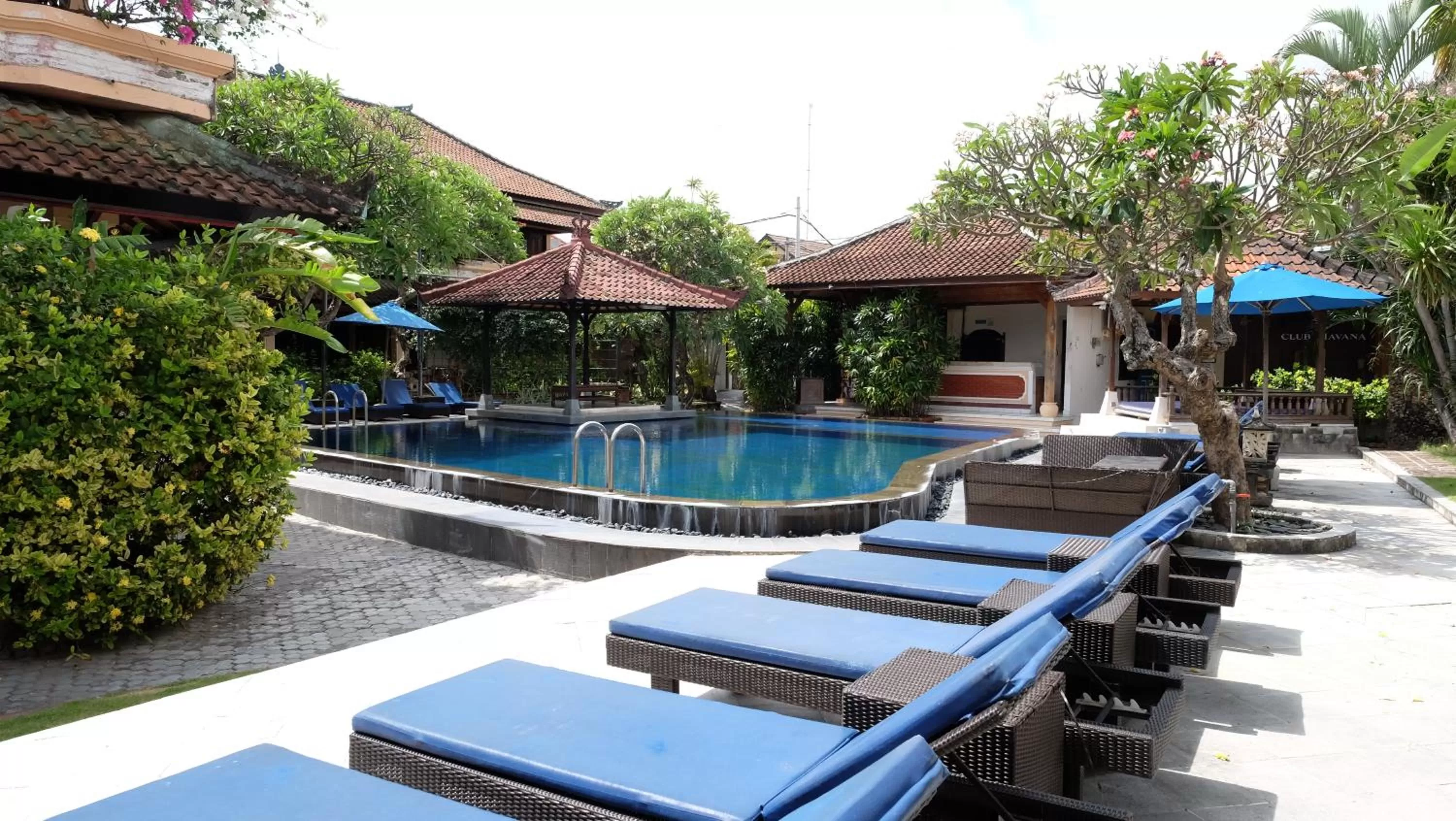 Swimming pool in Fat Yogi Cottages