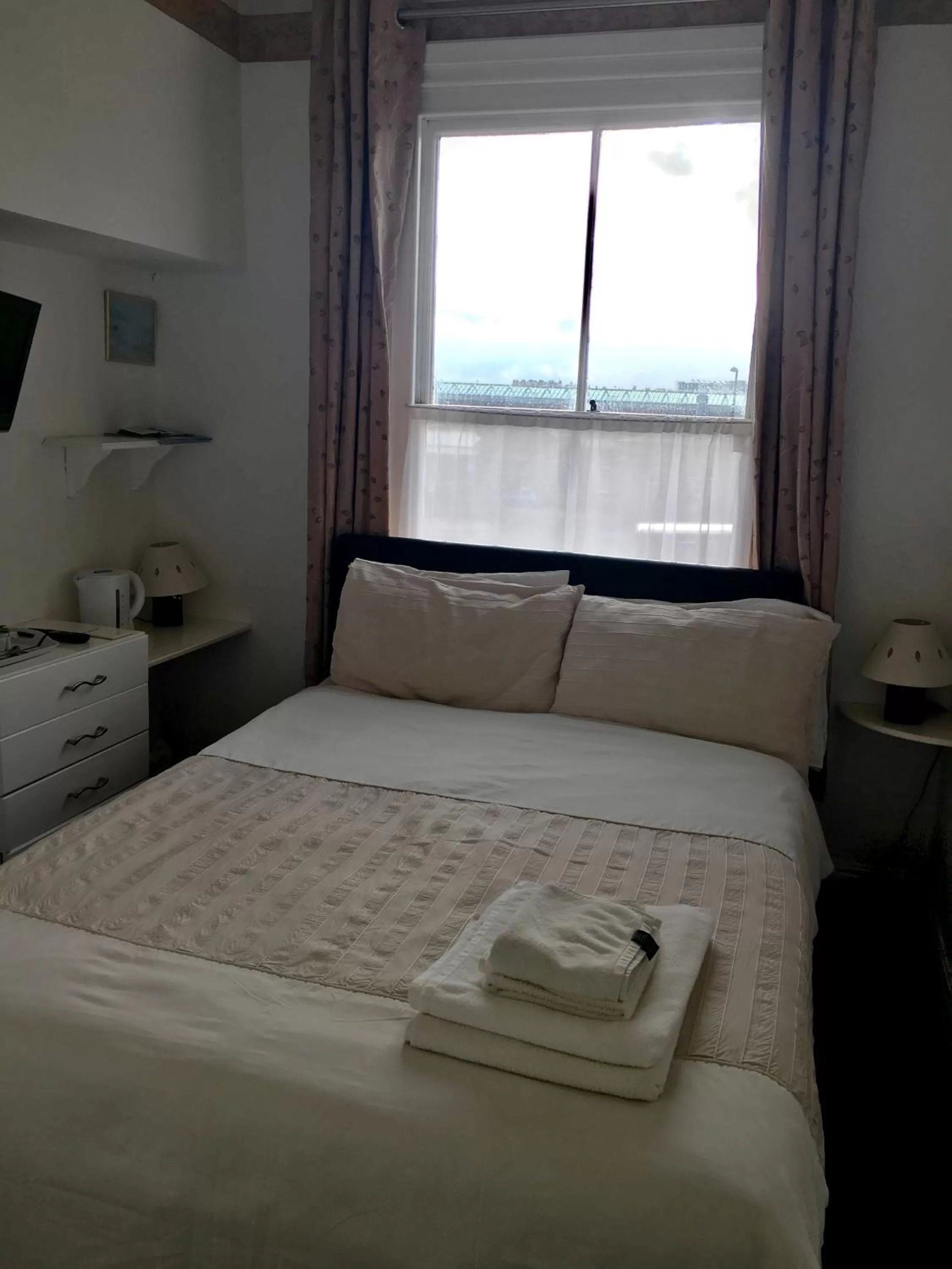 Bed in Admiral Guest House