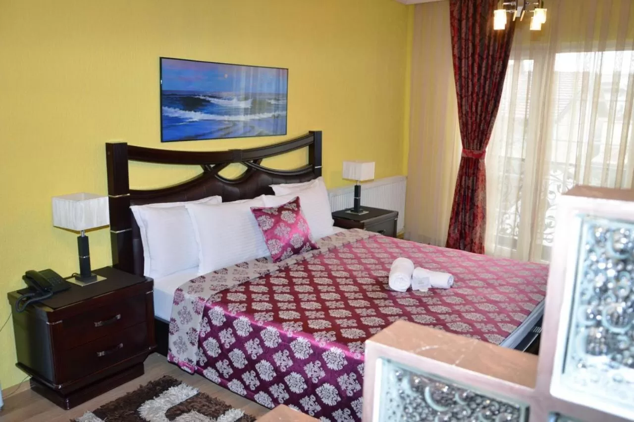 Bed in Hotel Begolli