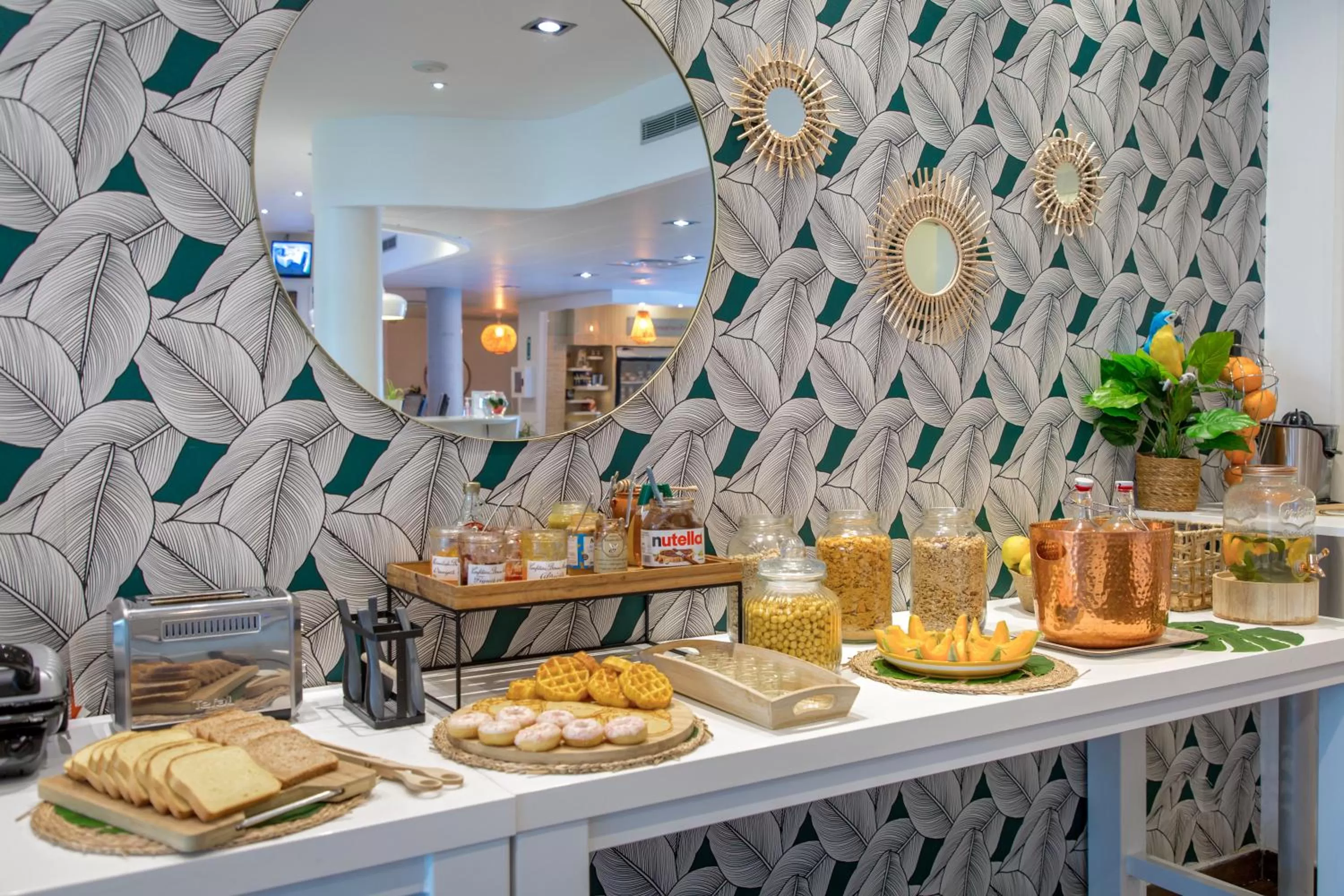 Food and drinks in Novotel Suites Perpignan Centre - Grandes Suites & Confort Centre-Ville