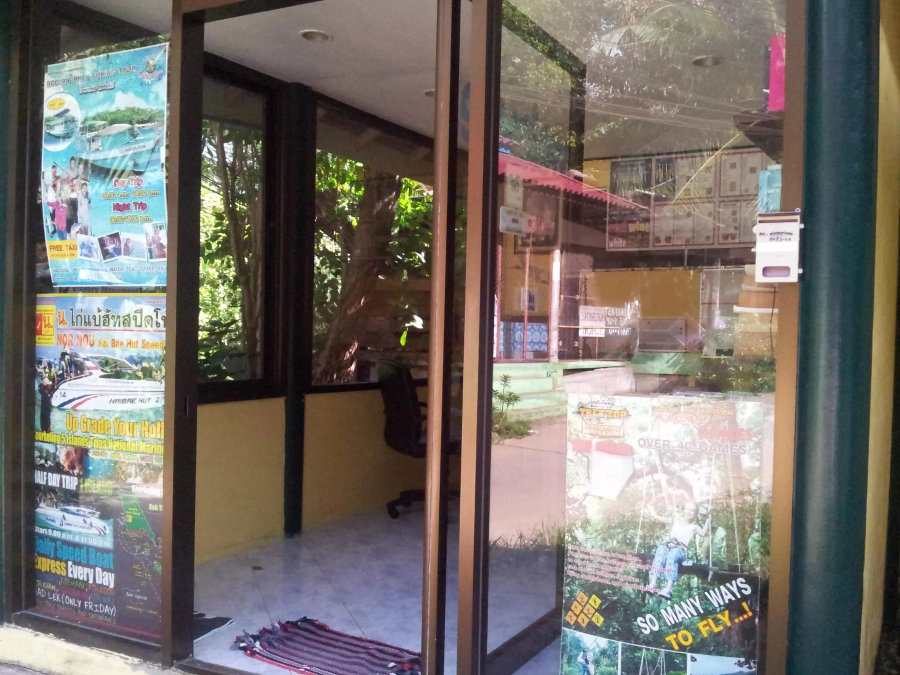 Facade/entrance in Island Lodge