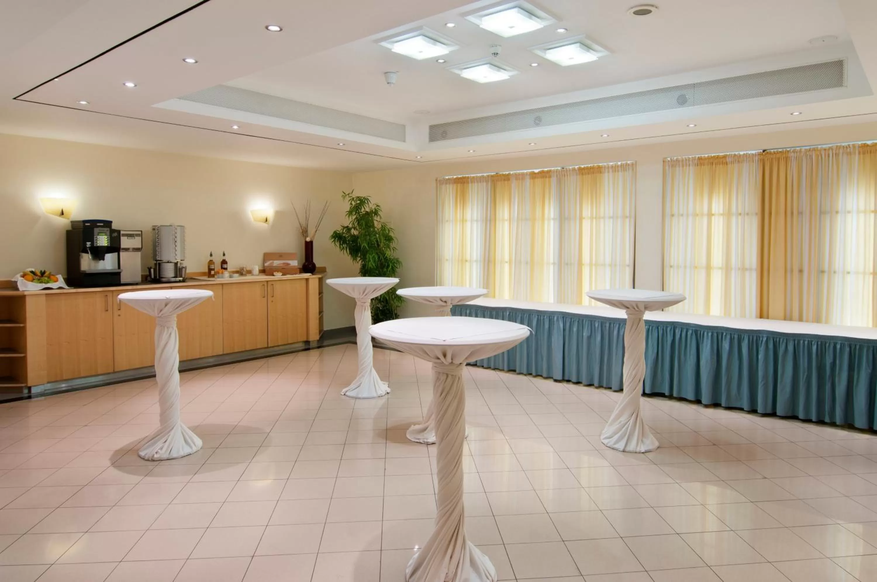 Meeting/conference room in Holiday Inn Munich - South by IHG