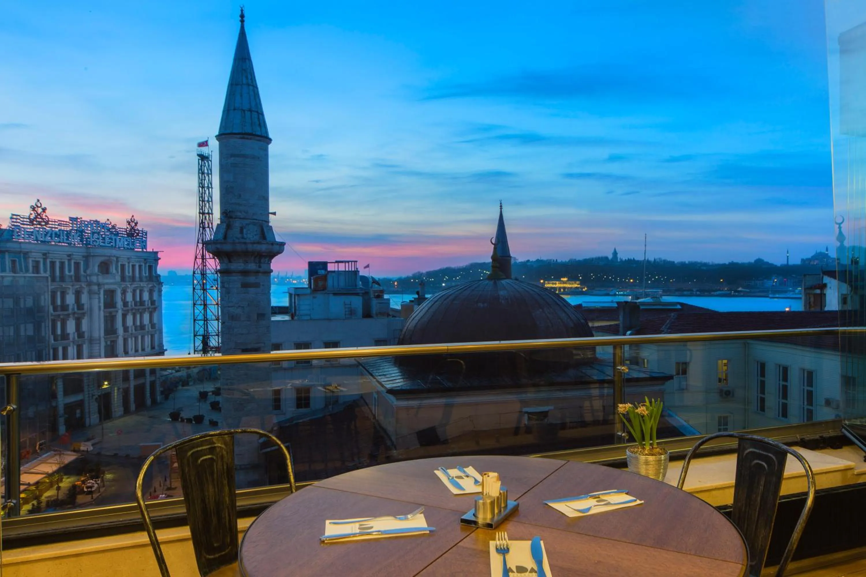 Restaurant/places to eat in Ada Karakoy Hotel - Special Category
