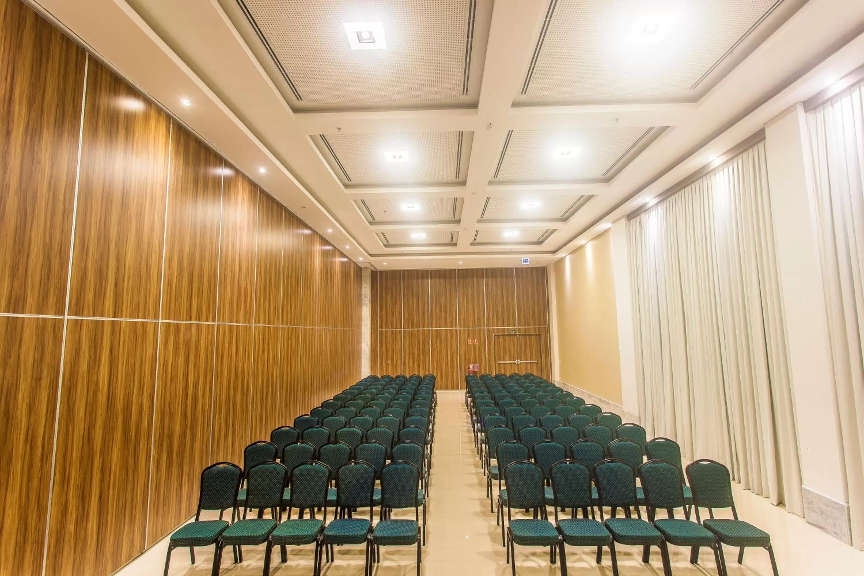 Meeting/conference room in Holiday Inn Natal, an IHG Hotel