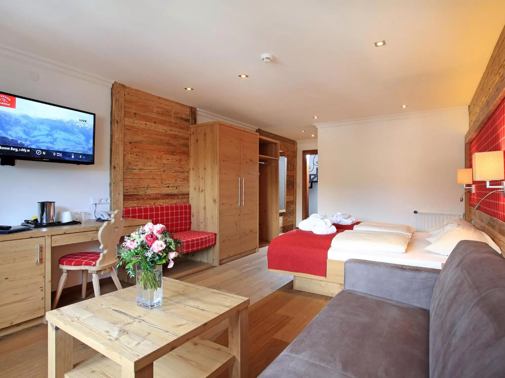 Photo of the whole room in Hotel Alexander