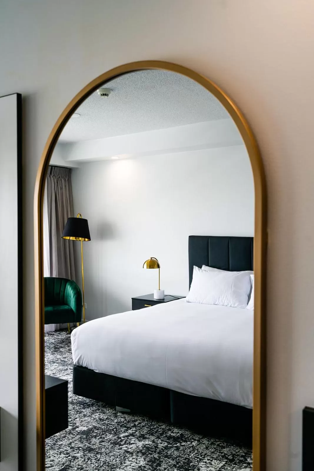 Bedroom, Bed in The Benson Hotel