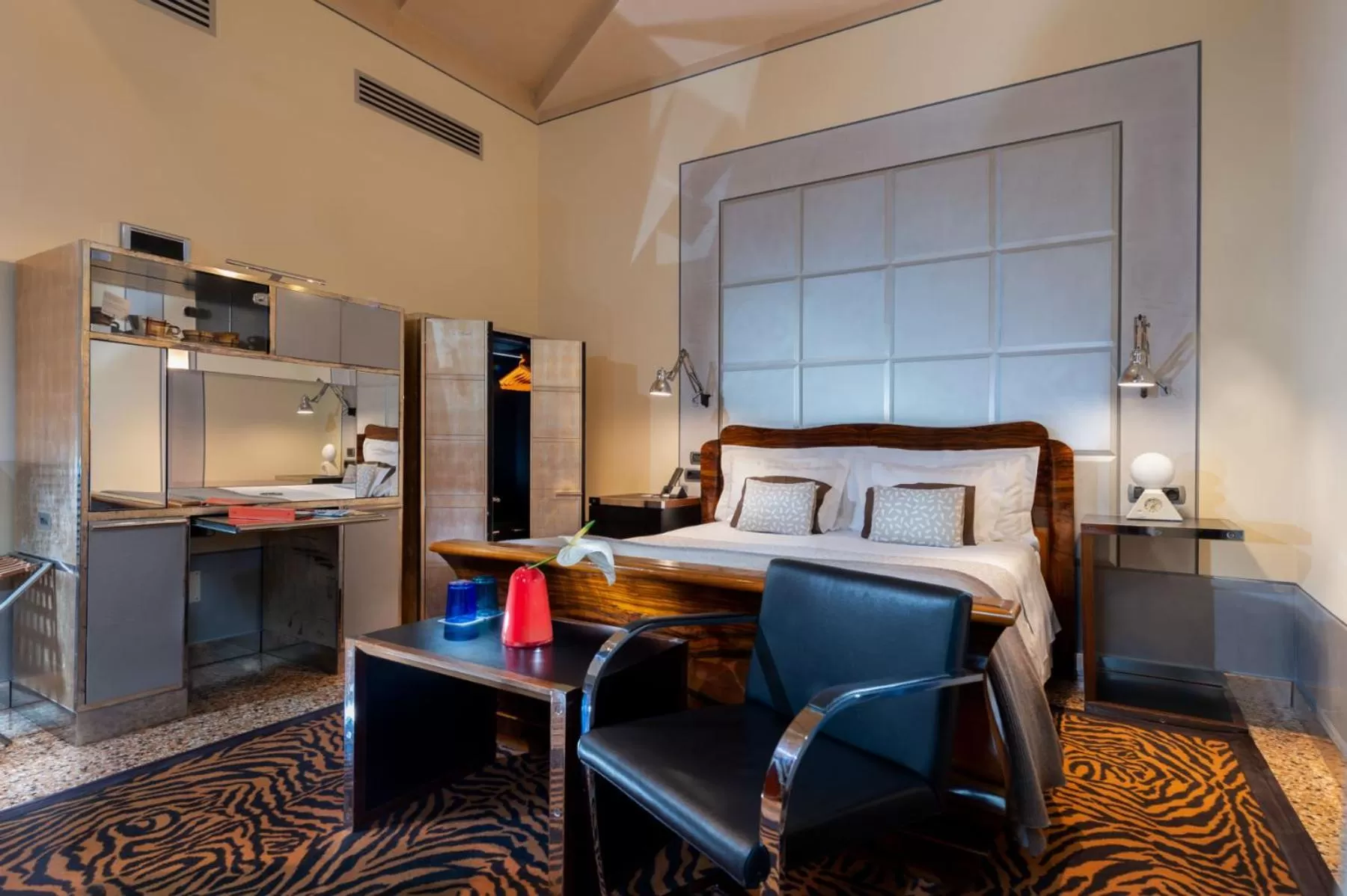 Photo of the whole room, Bed in Ca' Pisani Hotel