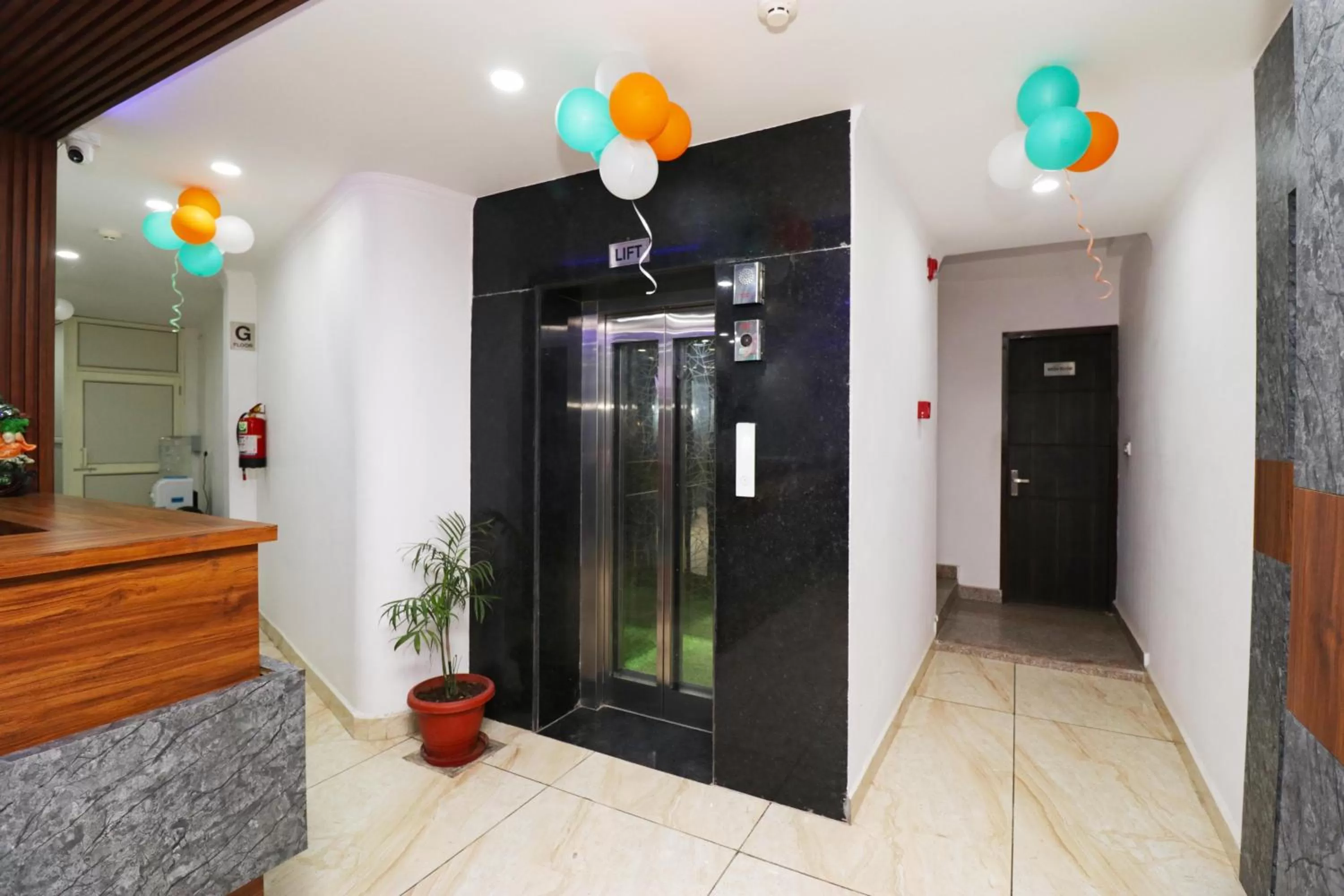 elevator in Airport Hotel Shivaka Inn