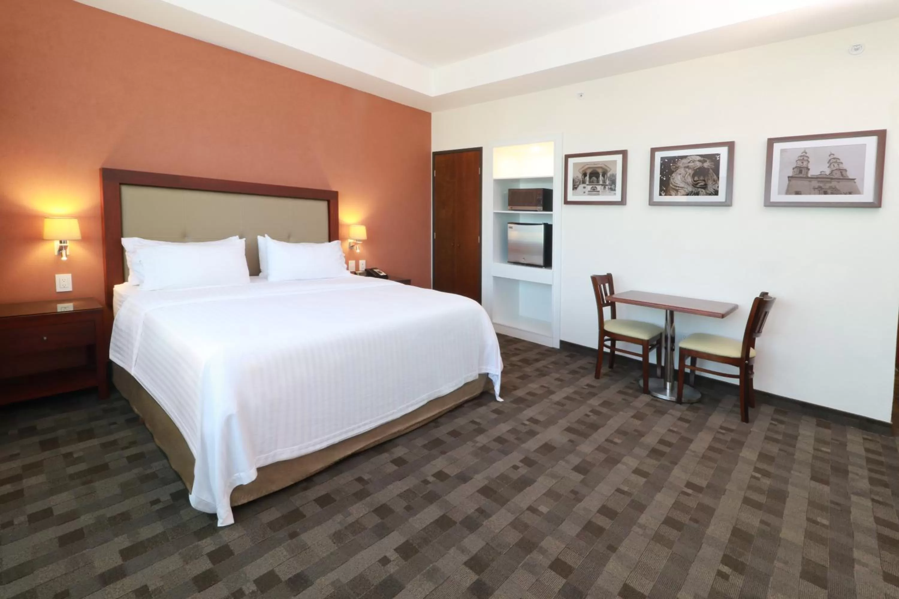 Photo of the whole room, Bed in Holiday Inn & Suites Plaza Mayor by IHG