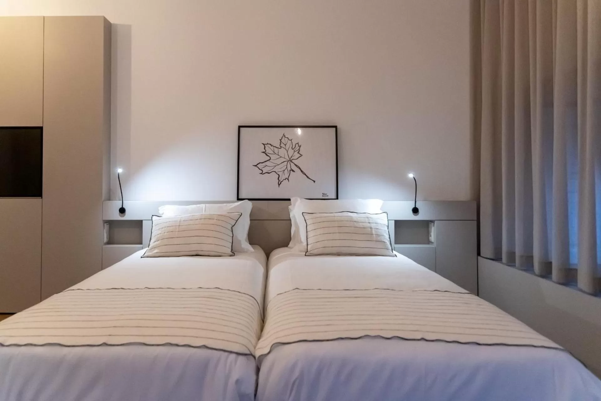 Photo of the whole room, Bed in Camões Apartments