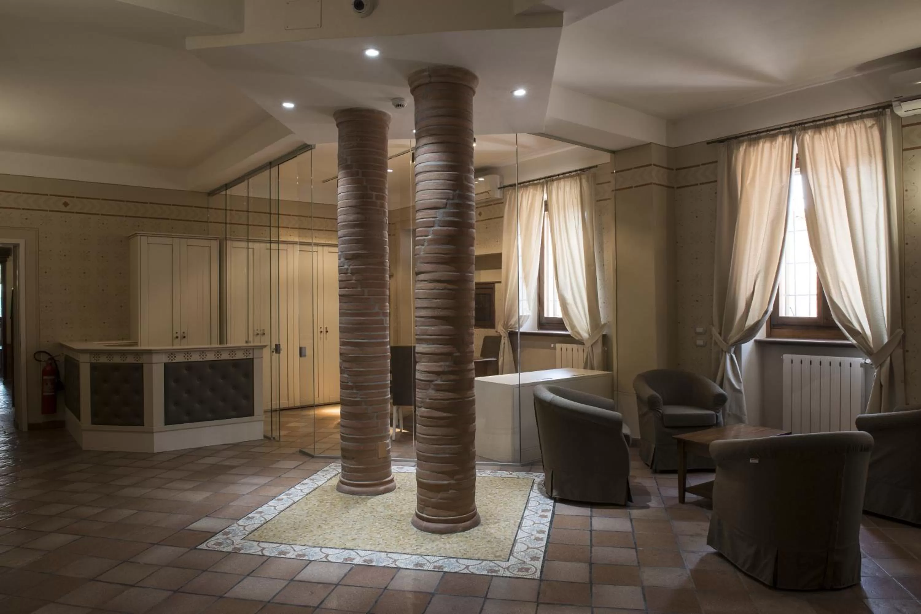 Communal lounge/ TV room in Hotel Sesmones