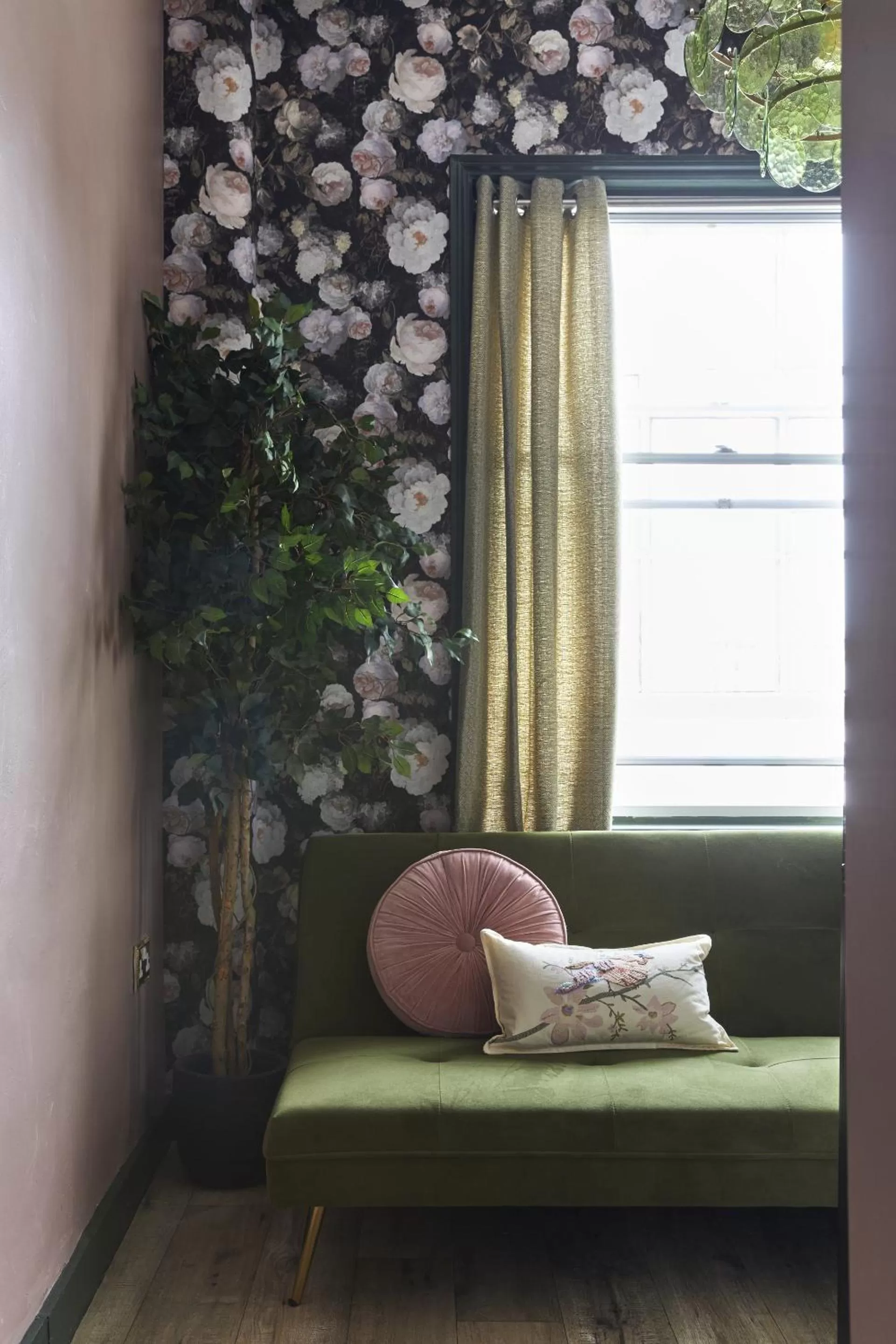 Living room, Seating Area in 81 Promenade Cheltenham