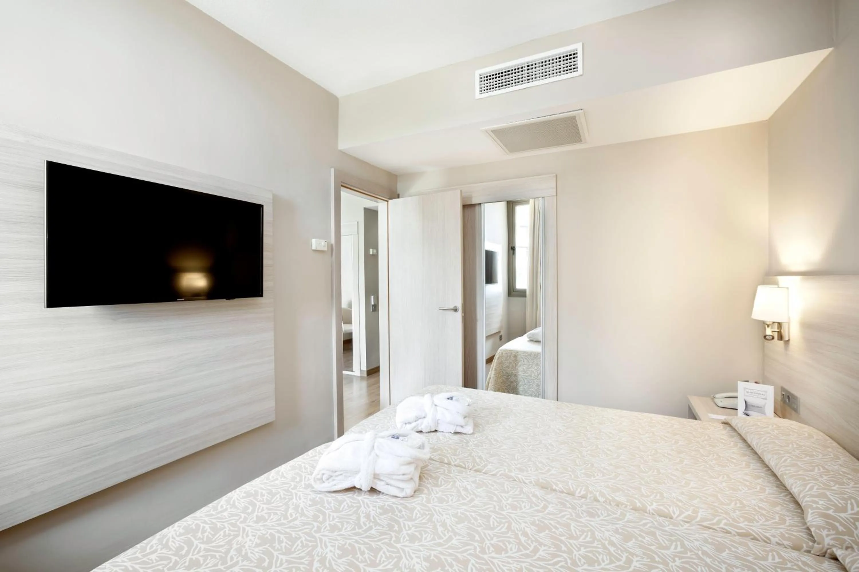 Photo of the whole room, Bed in Hotel Best Tenerife