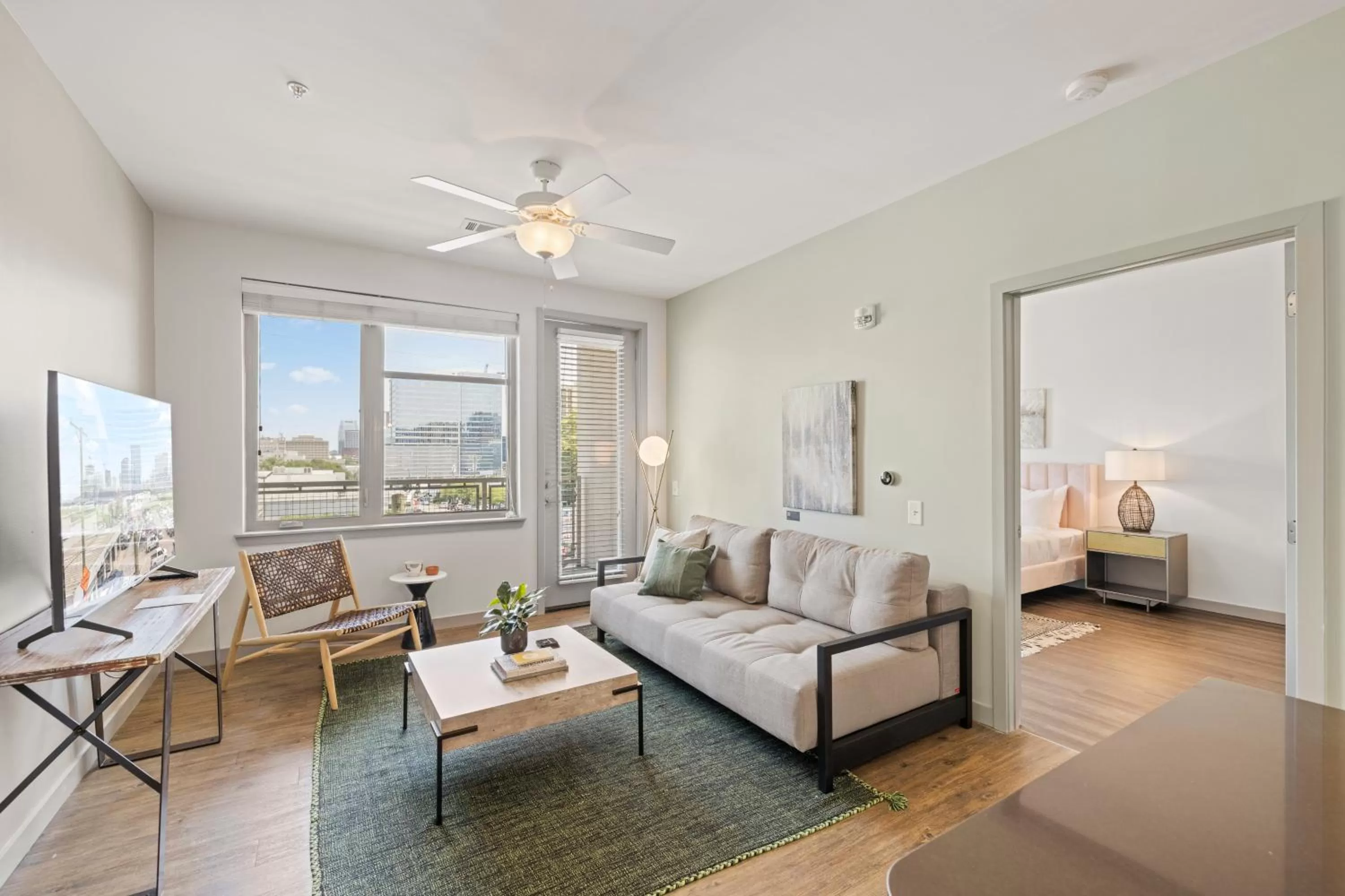 Living room in Placemakr Music Row - Vanderbilt