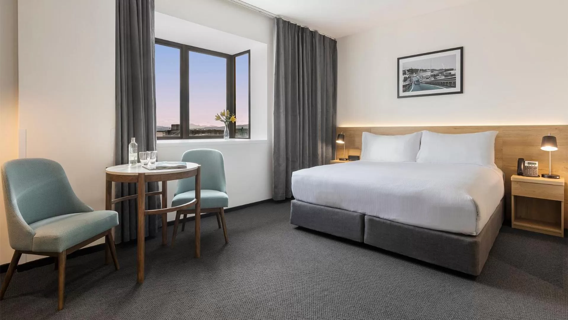 Bed in Oaks Wellington Hotel