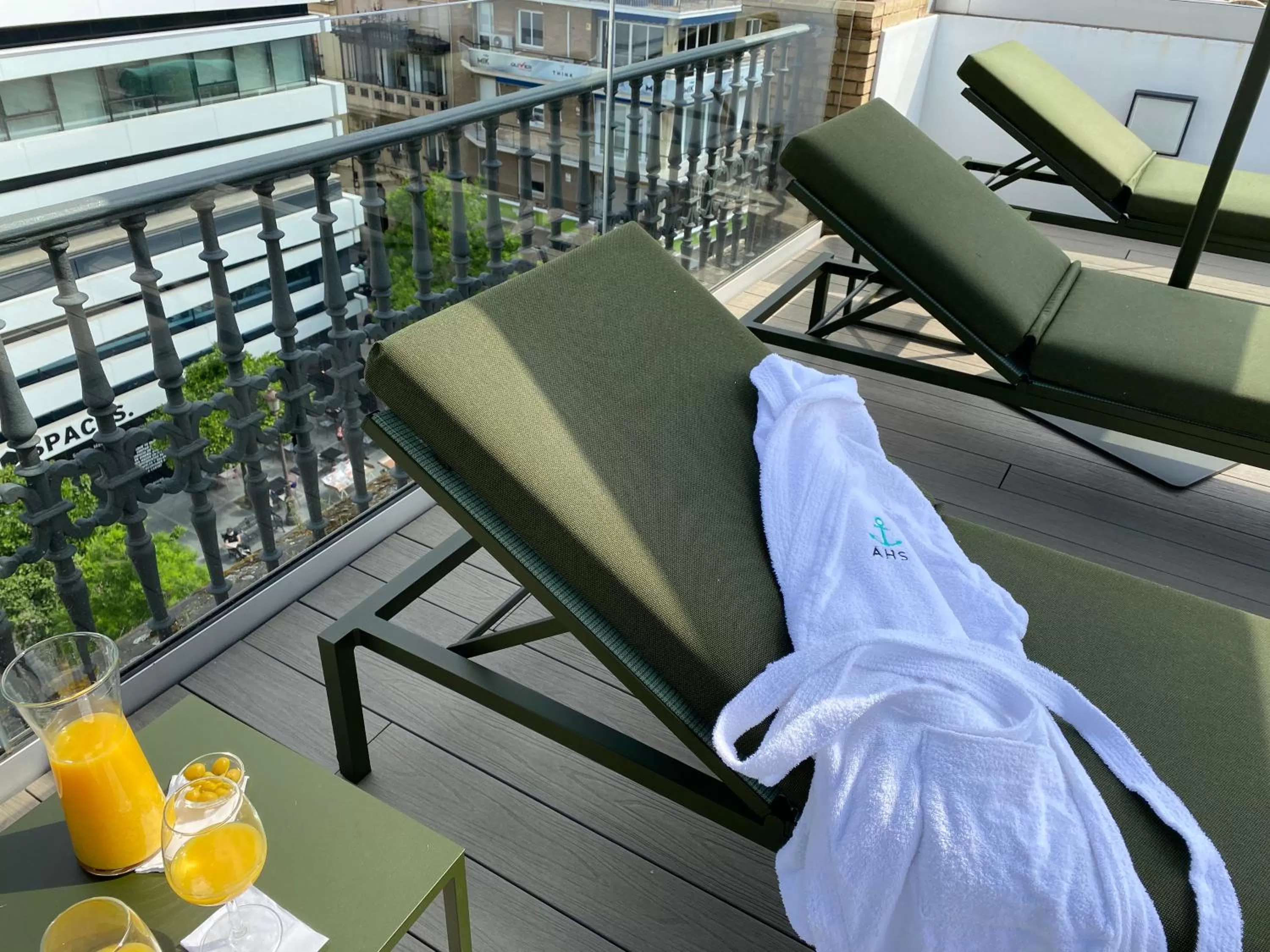 Swimming pool in Aquitania Home Suites