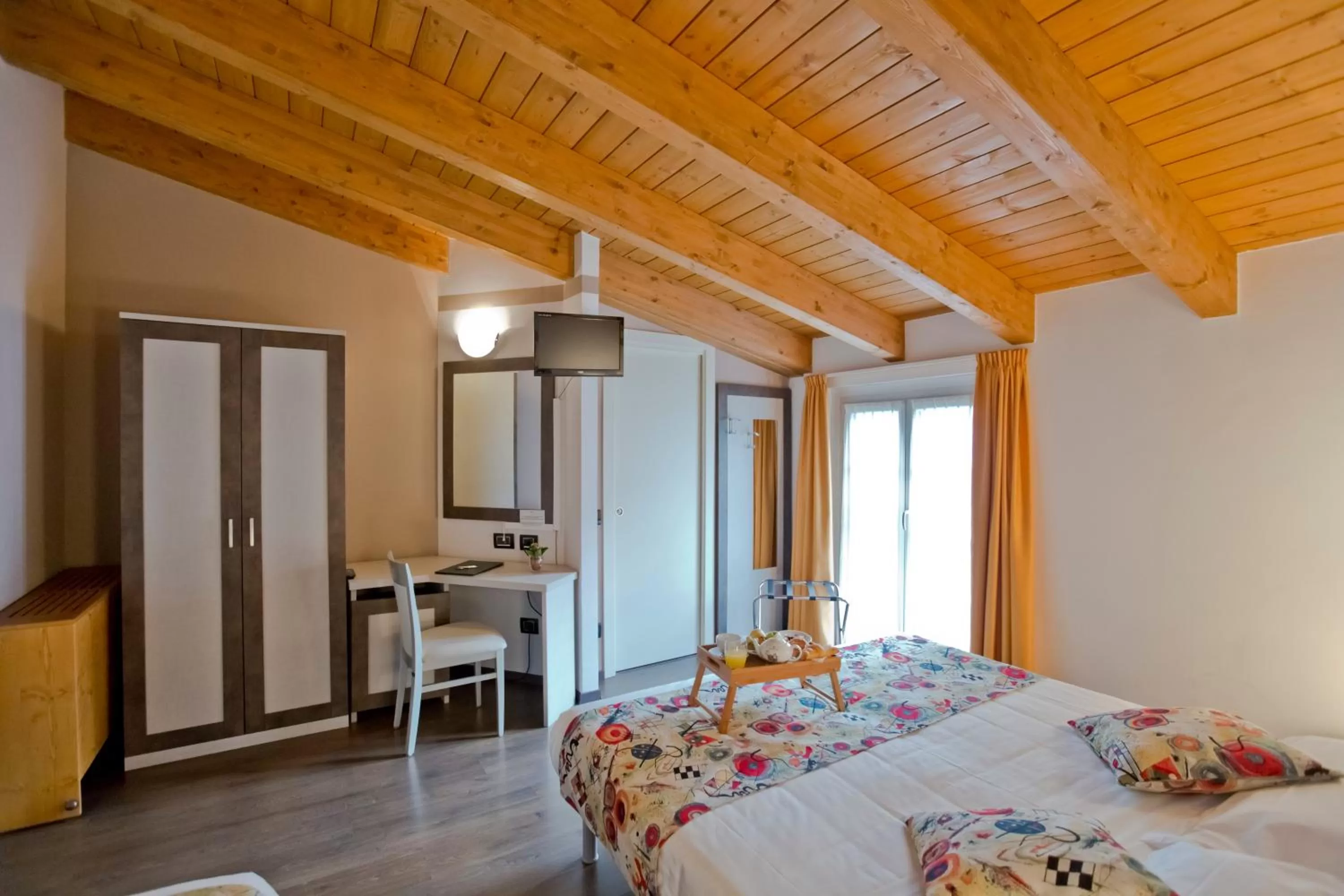 Photo of the whole room, Bed in Hotel Lago di Como