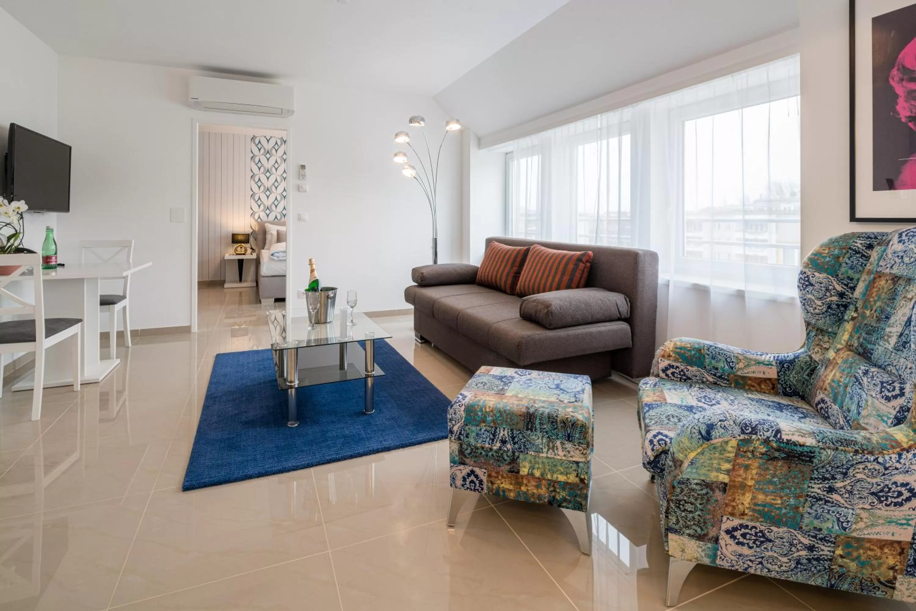 Living room in Best Western Plus Celebrity Suites