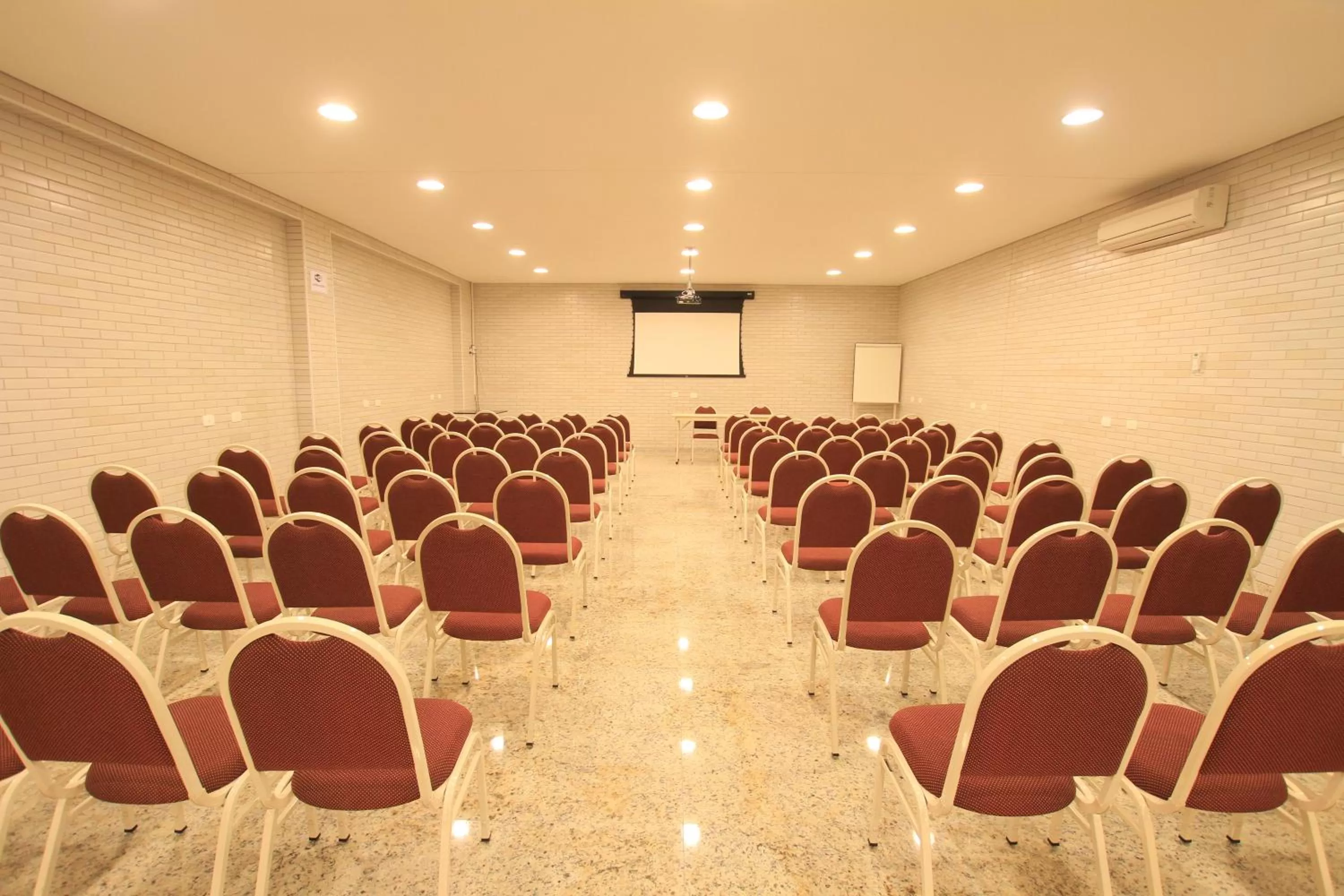 Meeting/conference room in Hotel Confiance Centro Cívico