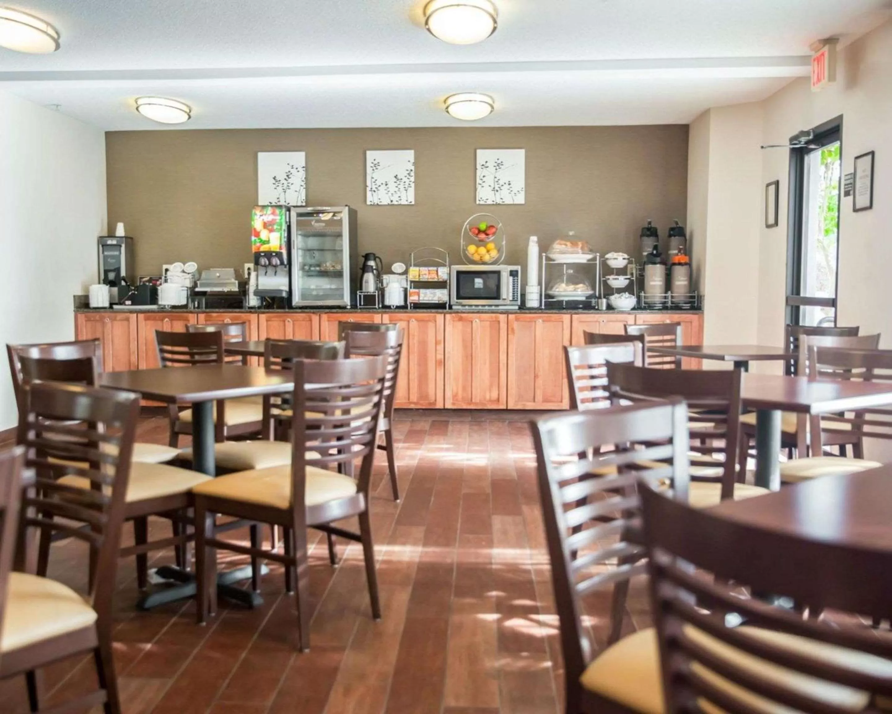 Restaurant/places to eat in Sleep Inn Rockville