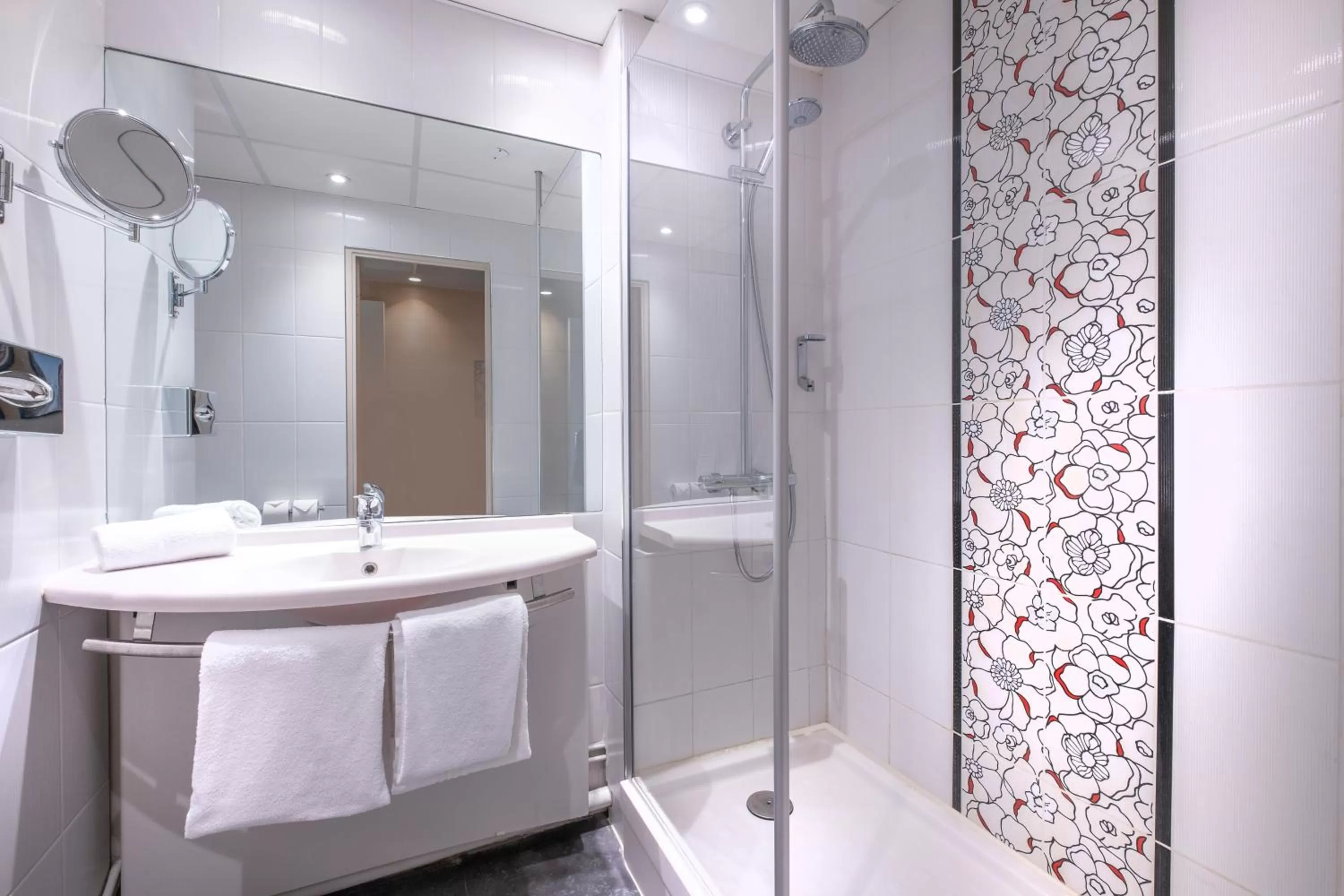 Bathroom in Mercure Rouen Centre Champ de Mars
