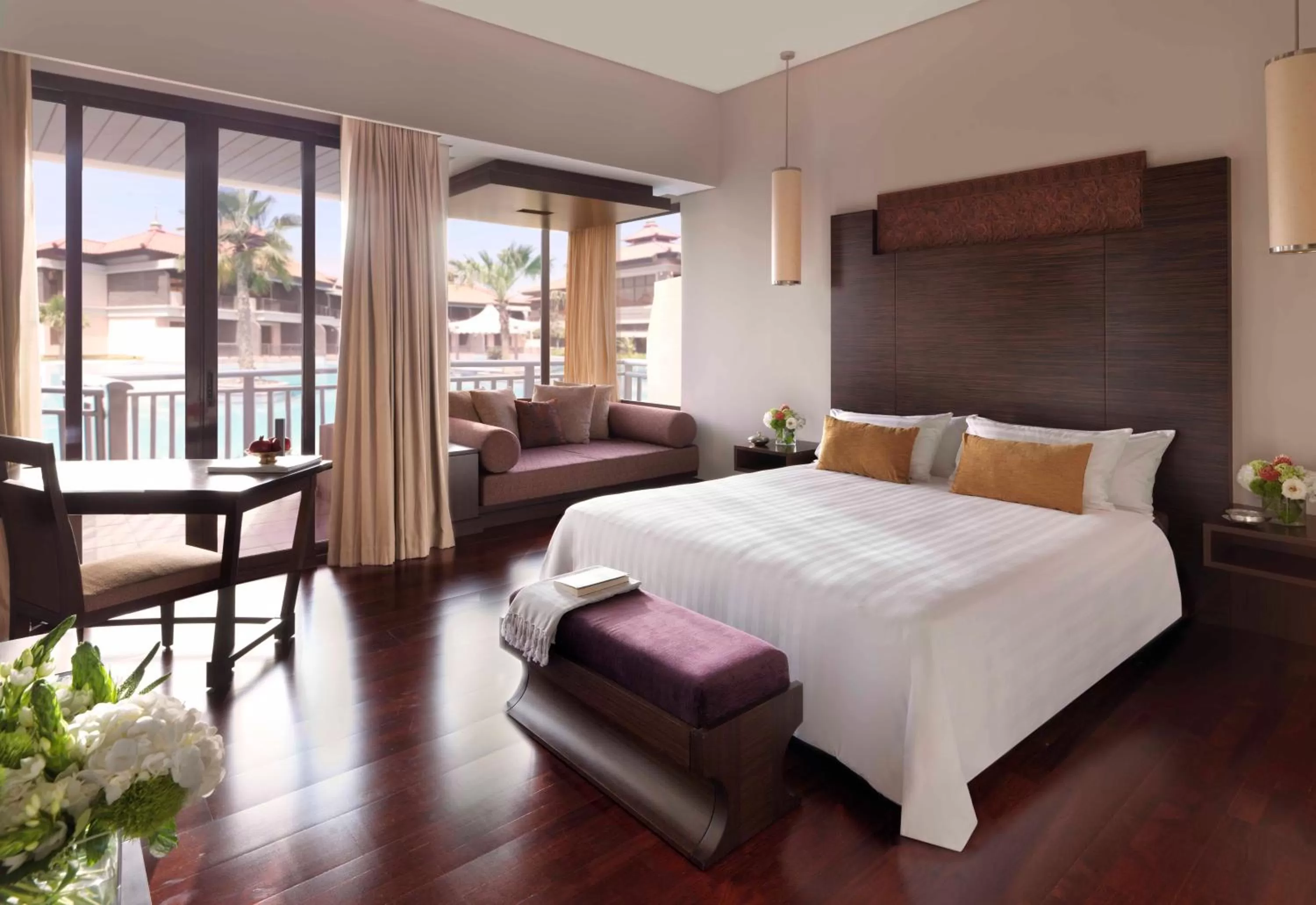 Bed in Anantara The Palm Dubai Resort