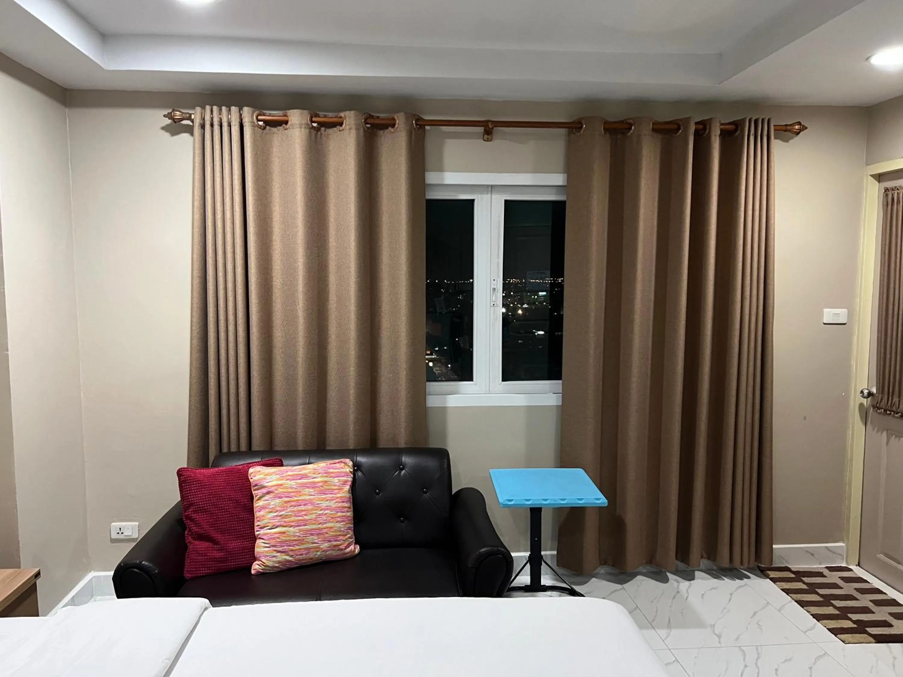 Area and facilities, Bed in Mall Suites Hotel