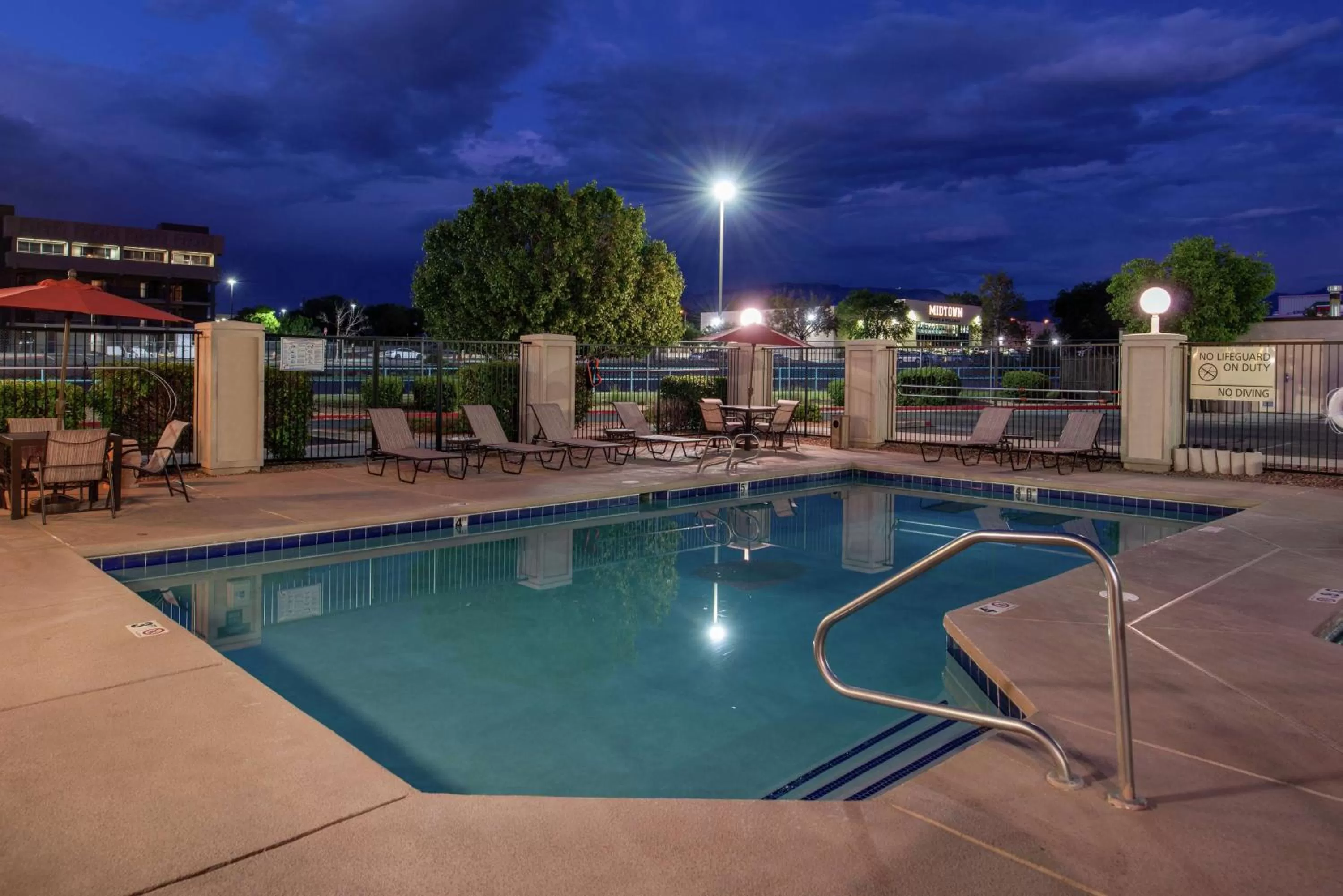 Pool view in Hampton Inn Albuquerque - University/Midtown