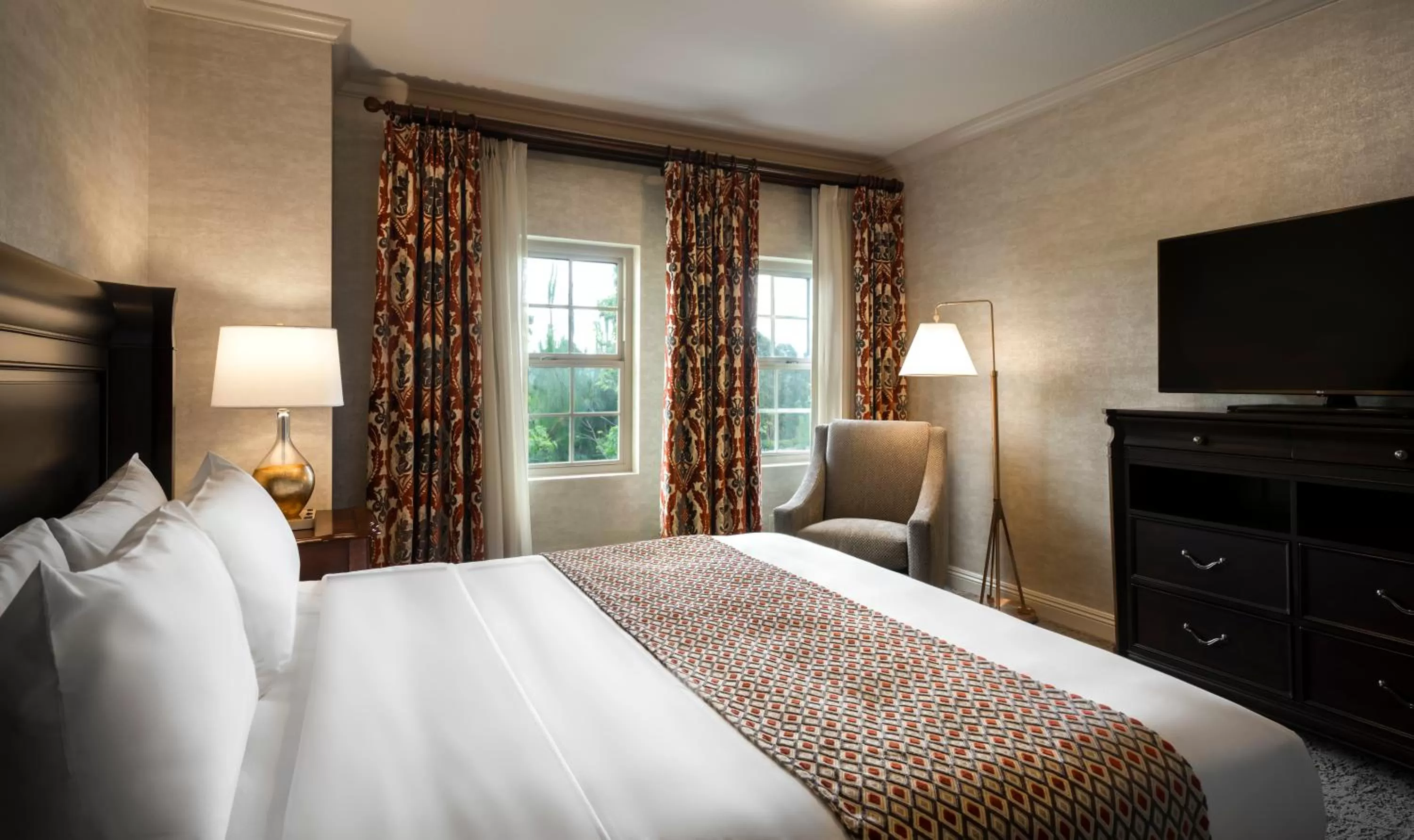 Photo of the whole room, Bed in Ayres Hotel Costa Mesa Newport Beach