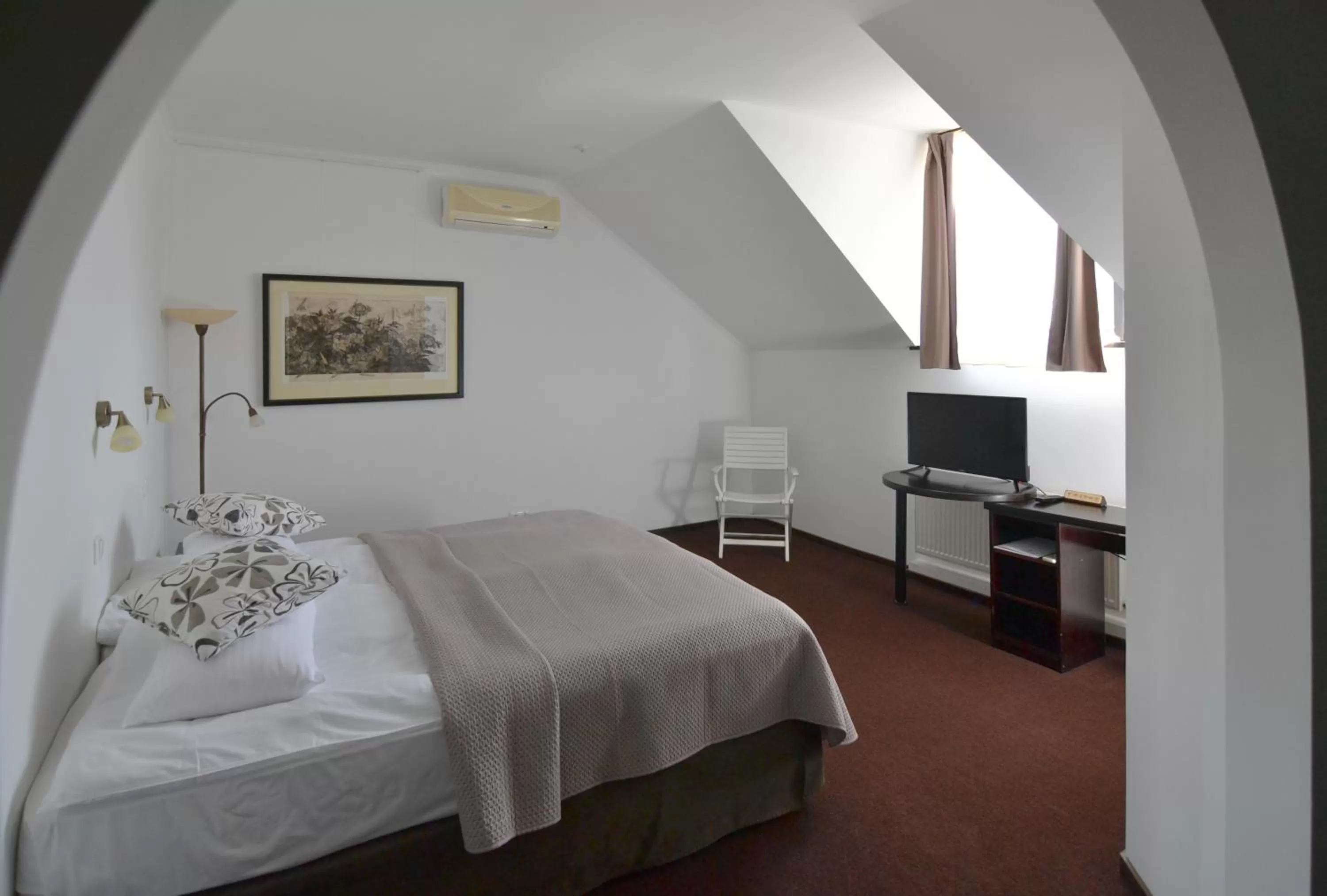 TV and multimedia, Bed in Knyazha Hora Hotel