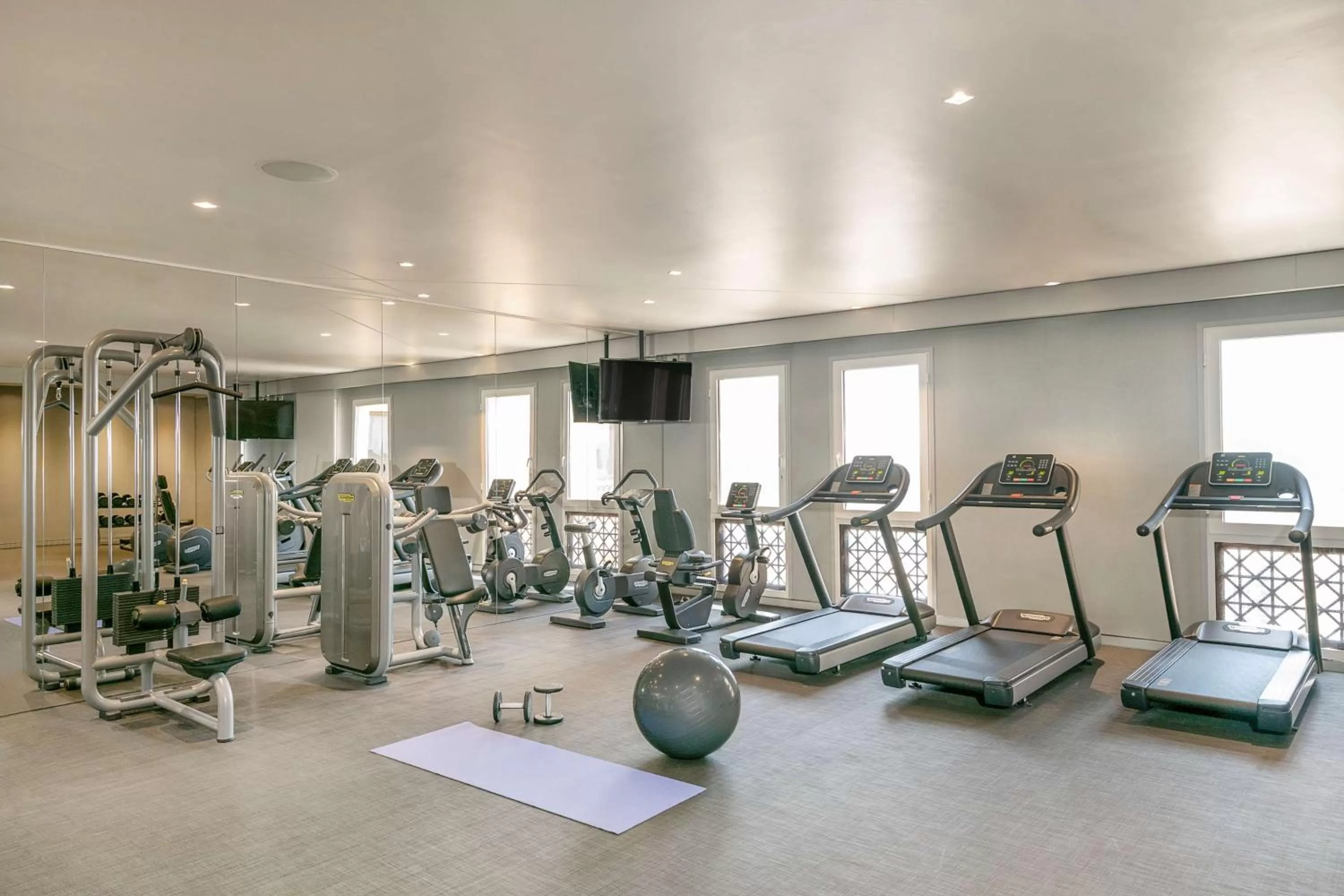 Fitness centre/facilities in Hyatt Place Dubai Wasl District