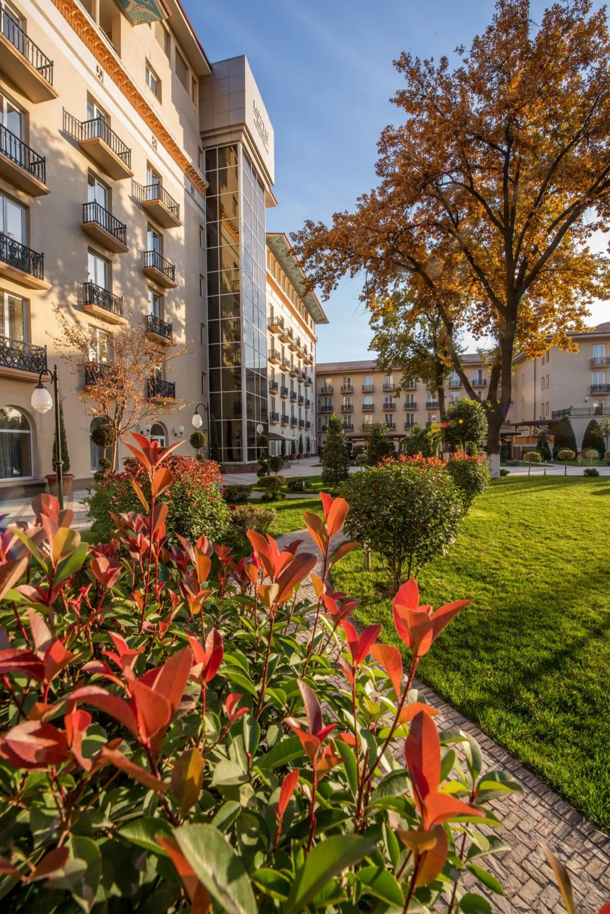 Garden in LOTTE City Hotels Tashkent Palace