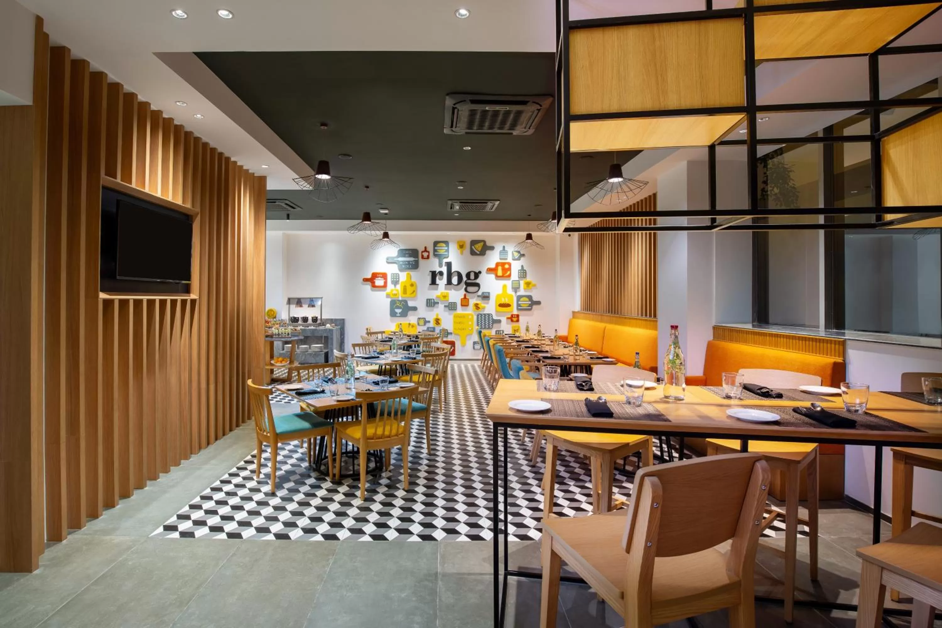 Restaurant/places to eat in Park Inn by Radisson Gwalior