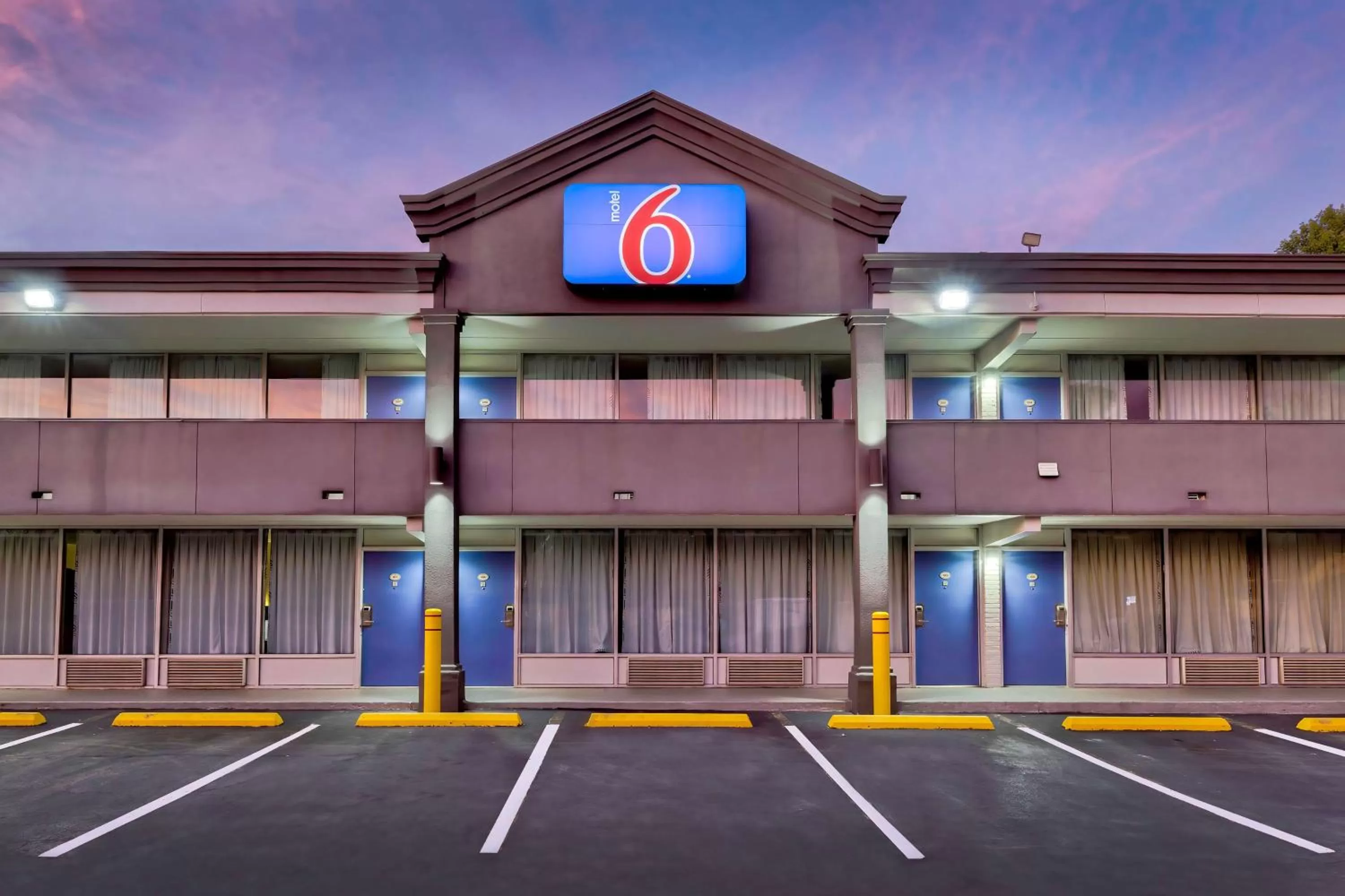 Property building in Motel 6 Morgantown
