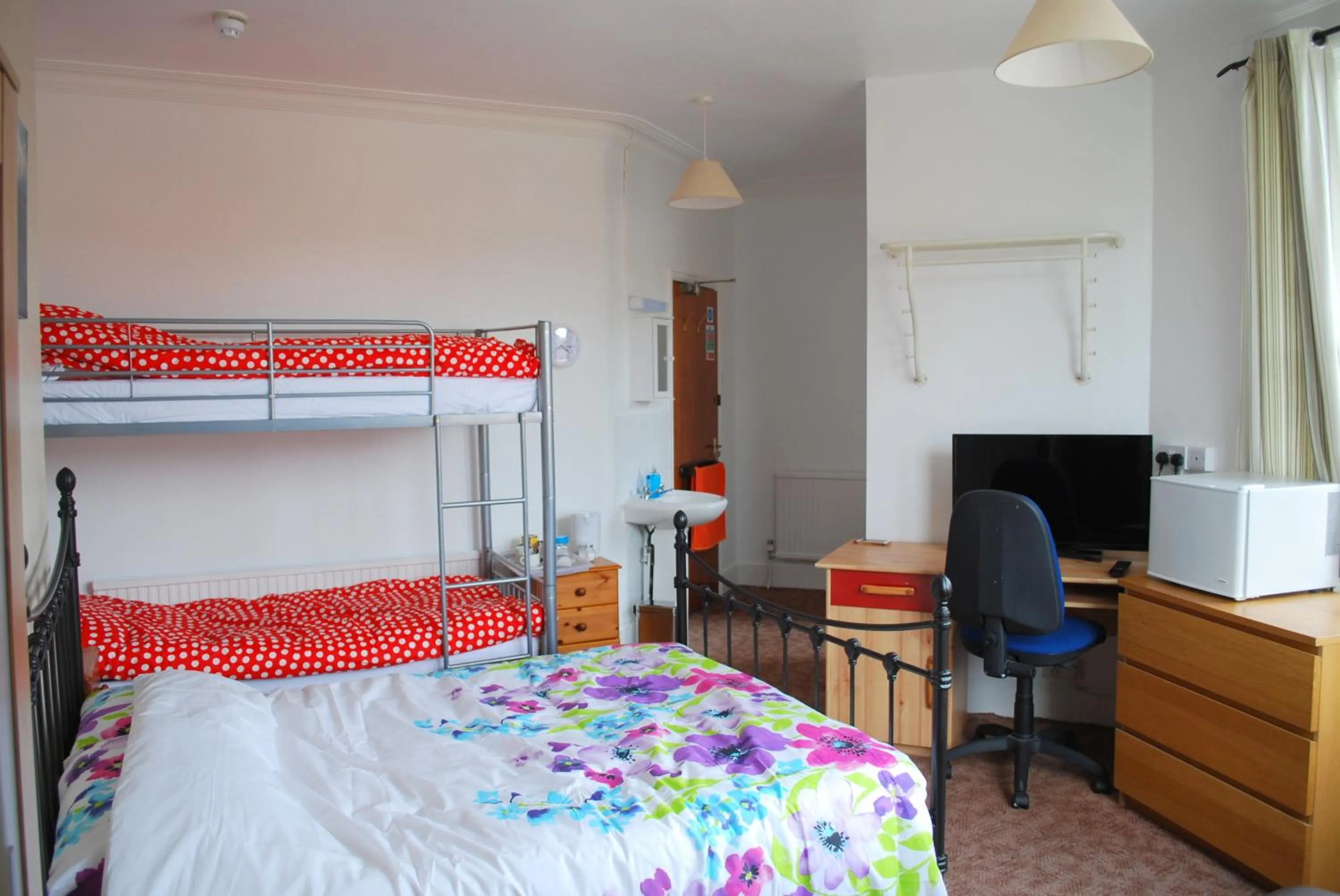 Photo of the whole room, Bed in Clift Guest House