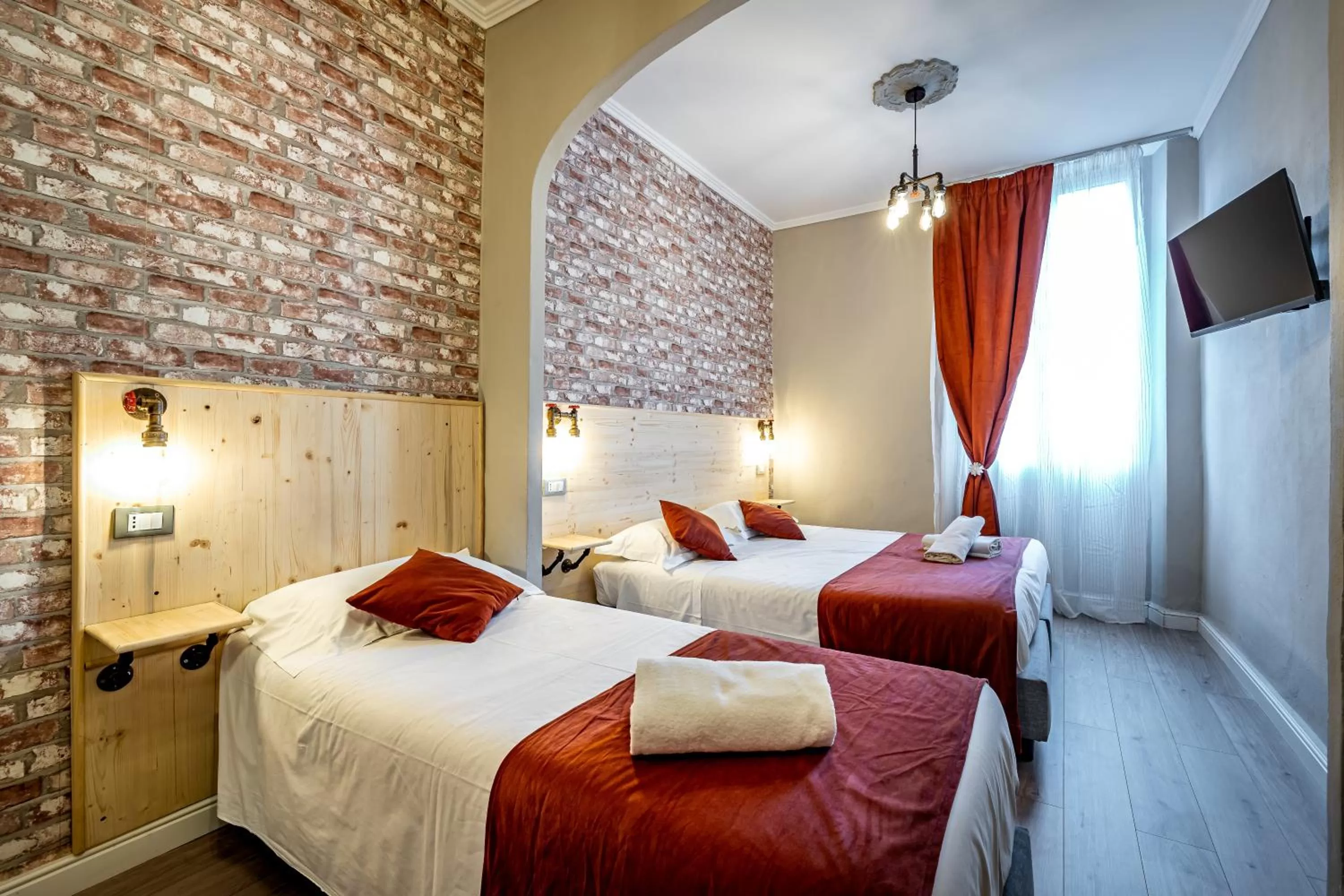 Bedroom, Bed in HOTEL VENETO con accesso ZTL