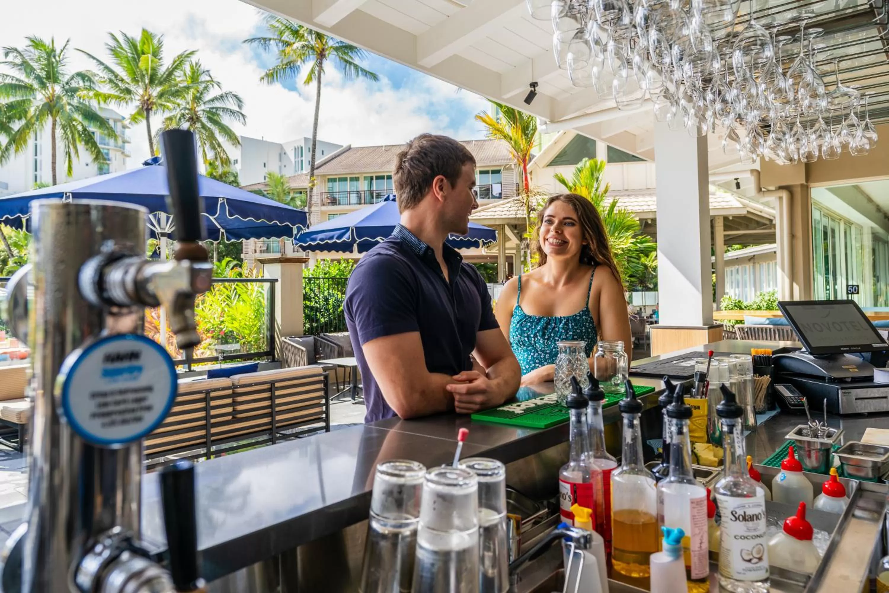 Lounge or bar in Novotel Cairns Oasis Resort