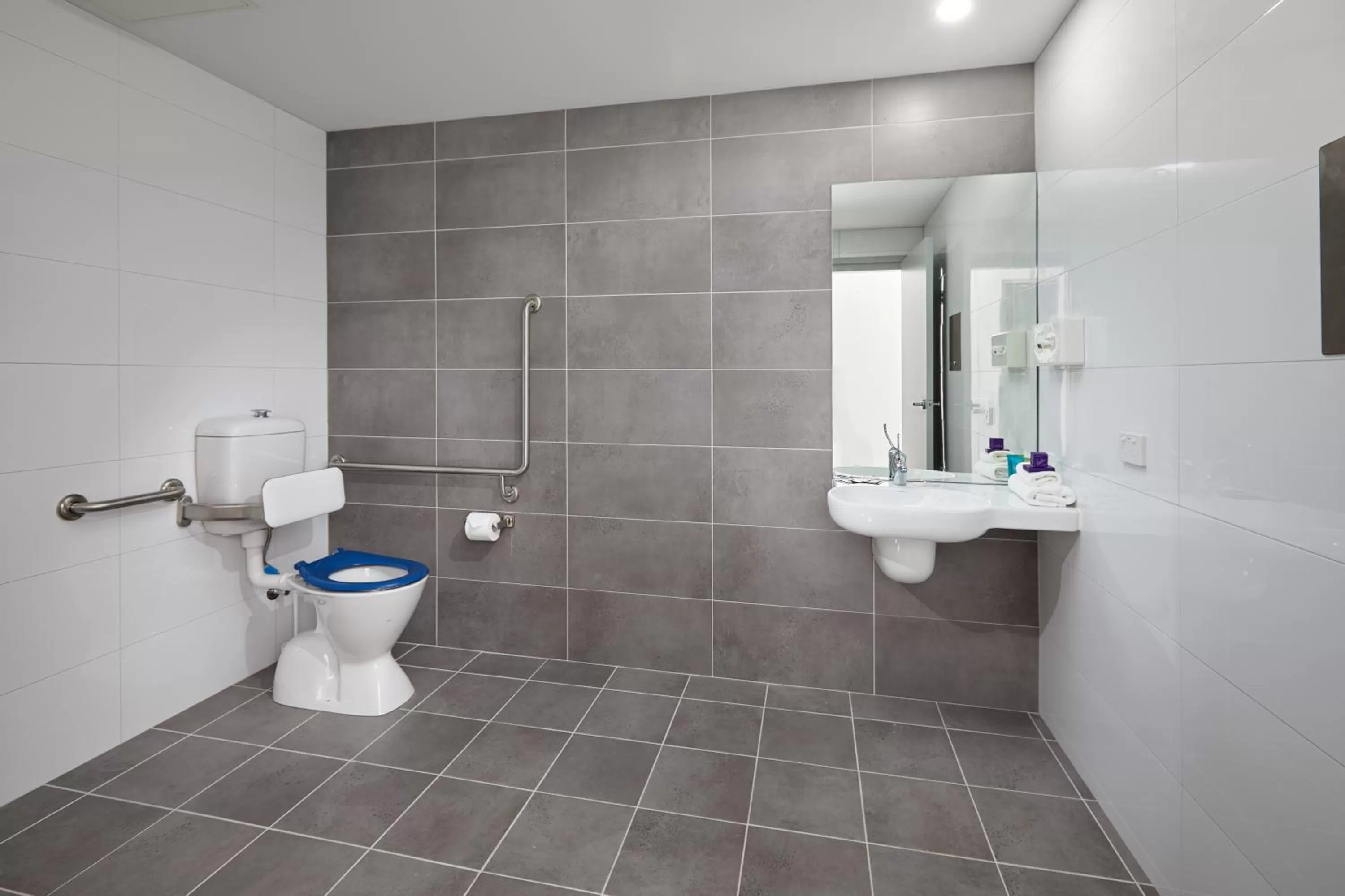 Shower in East Maitland Executive Apartments