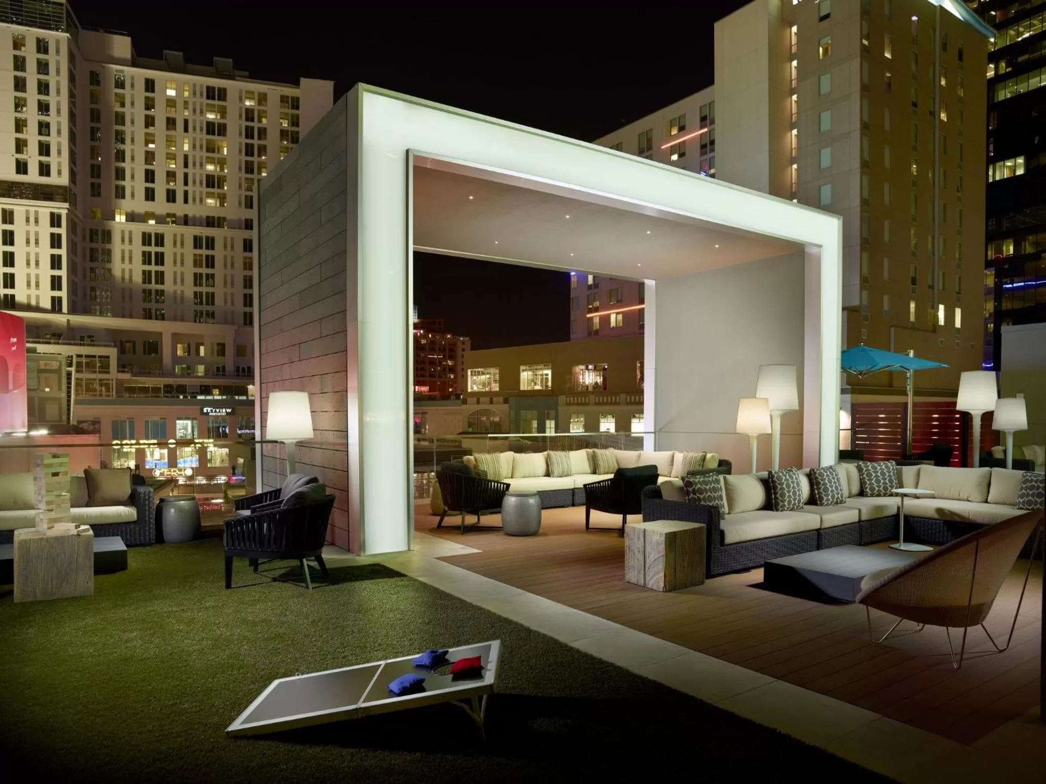 Restaurant/places to eat in Omni Charlotte Hotel