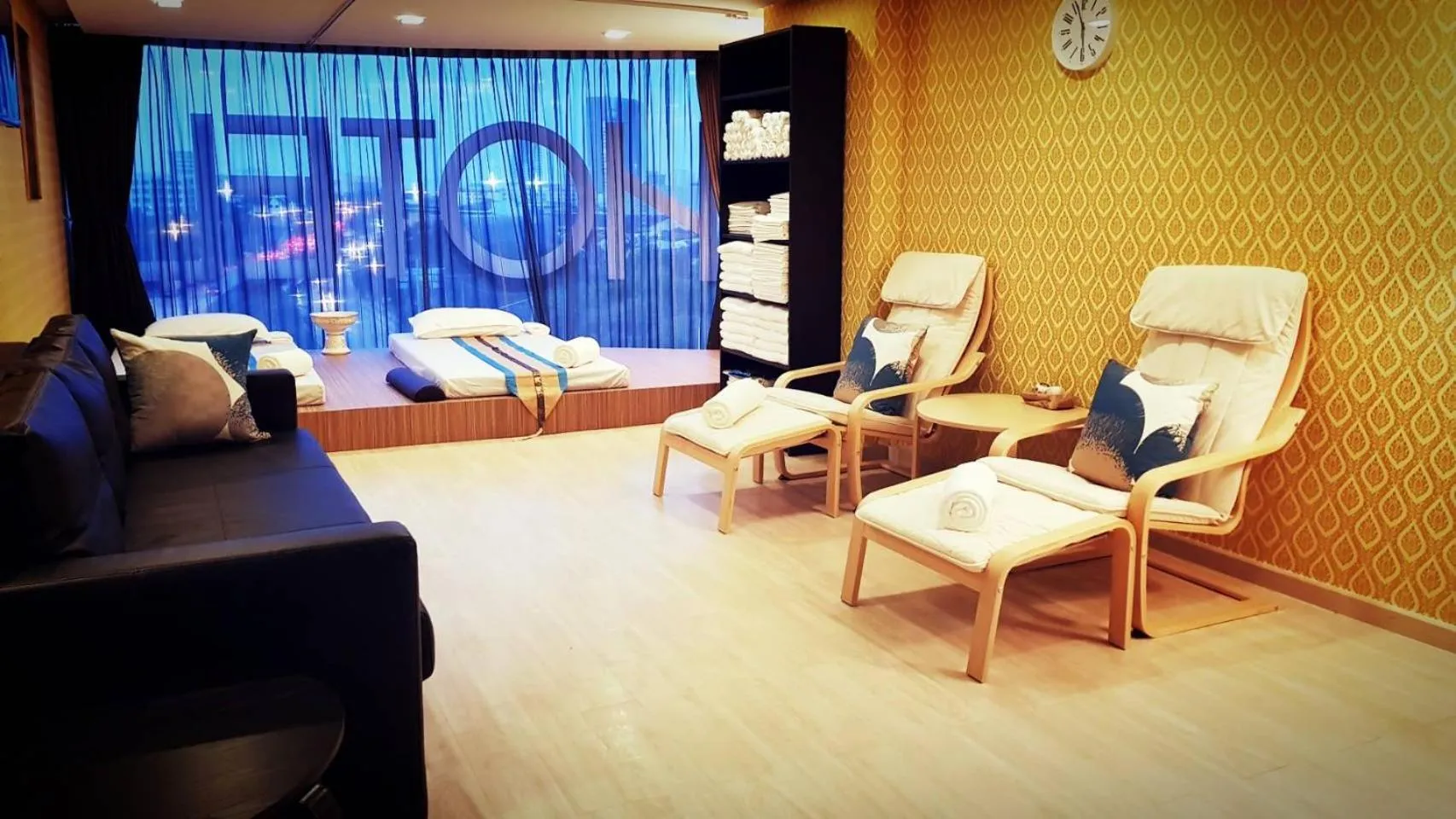 Massage in The Xtreme Suites