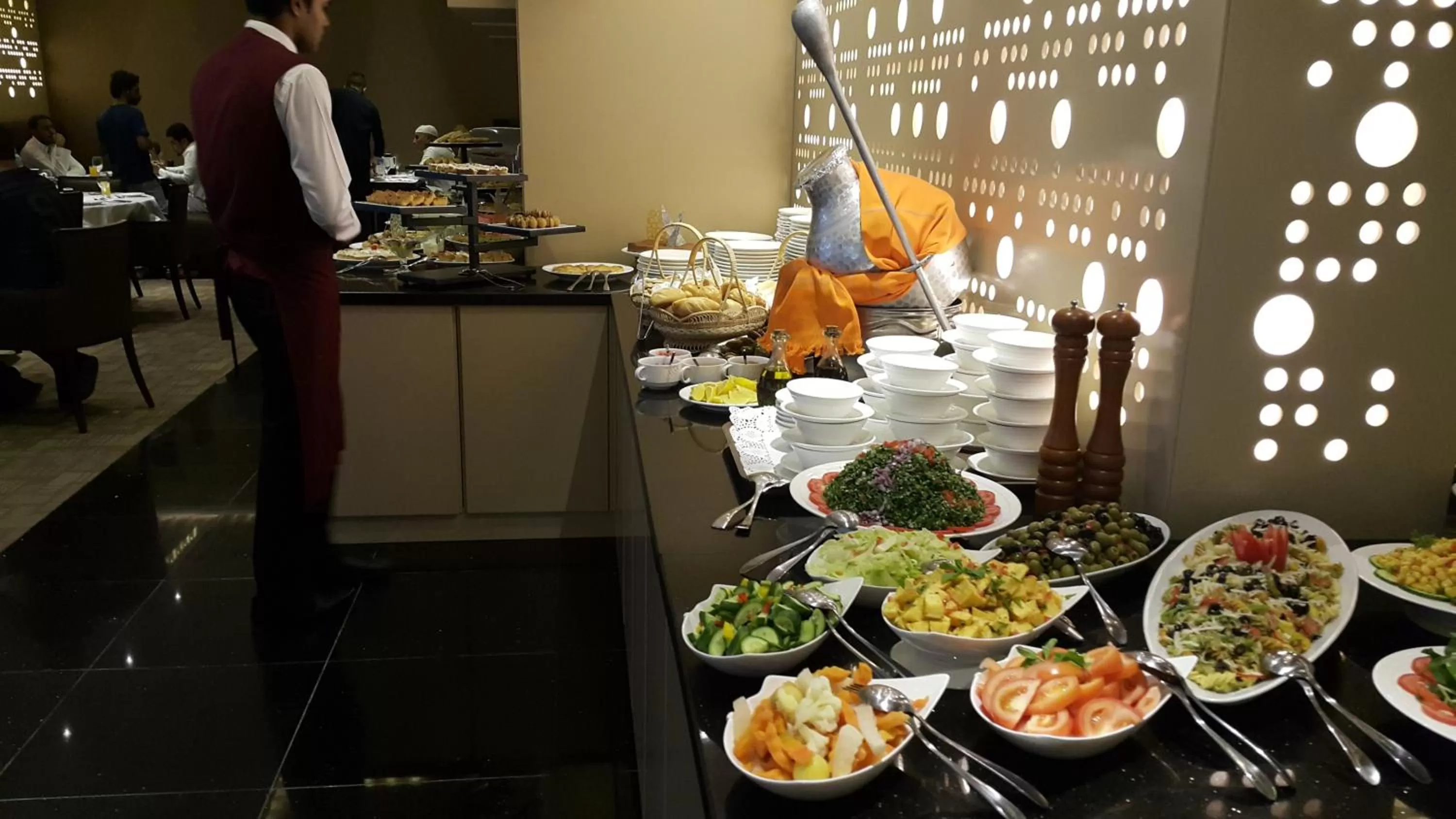 Restaurant/Places to Eat in Western Lamar Hotel