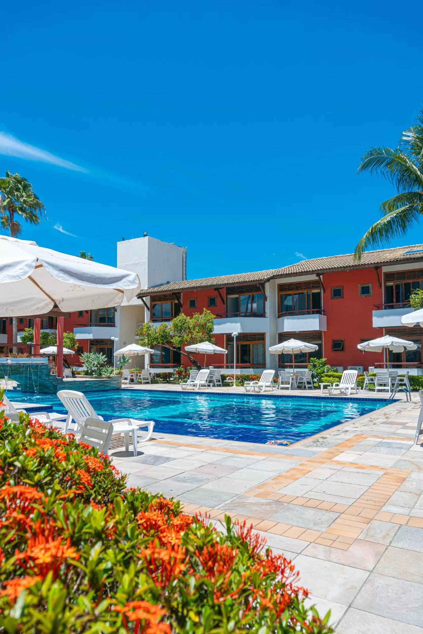 Swimming pool in Porto das Naus Praia Hotel