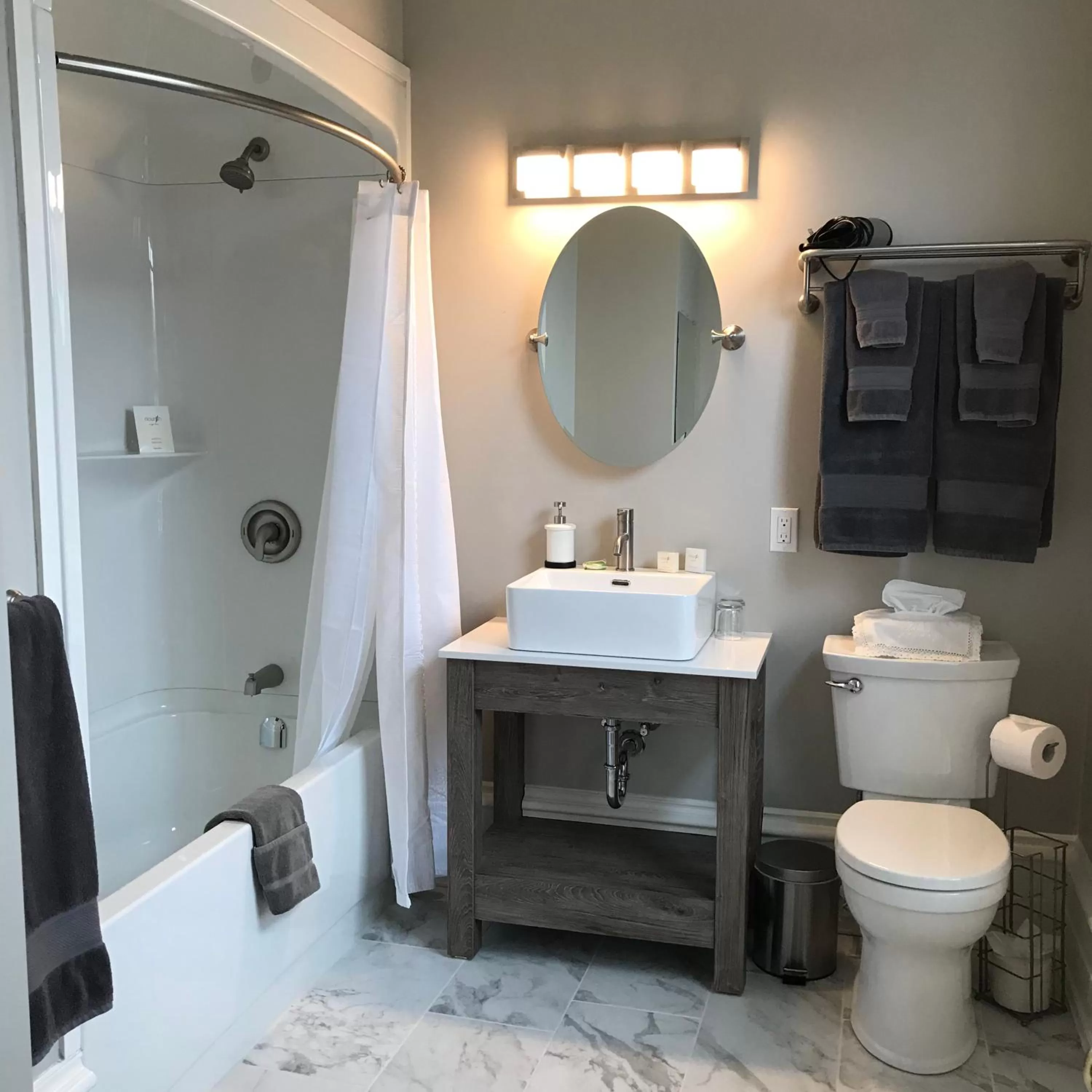 Bath in Tattingstone Inn