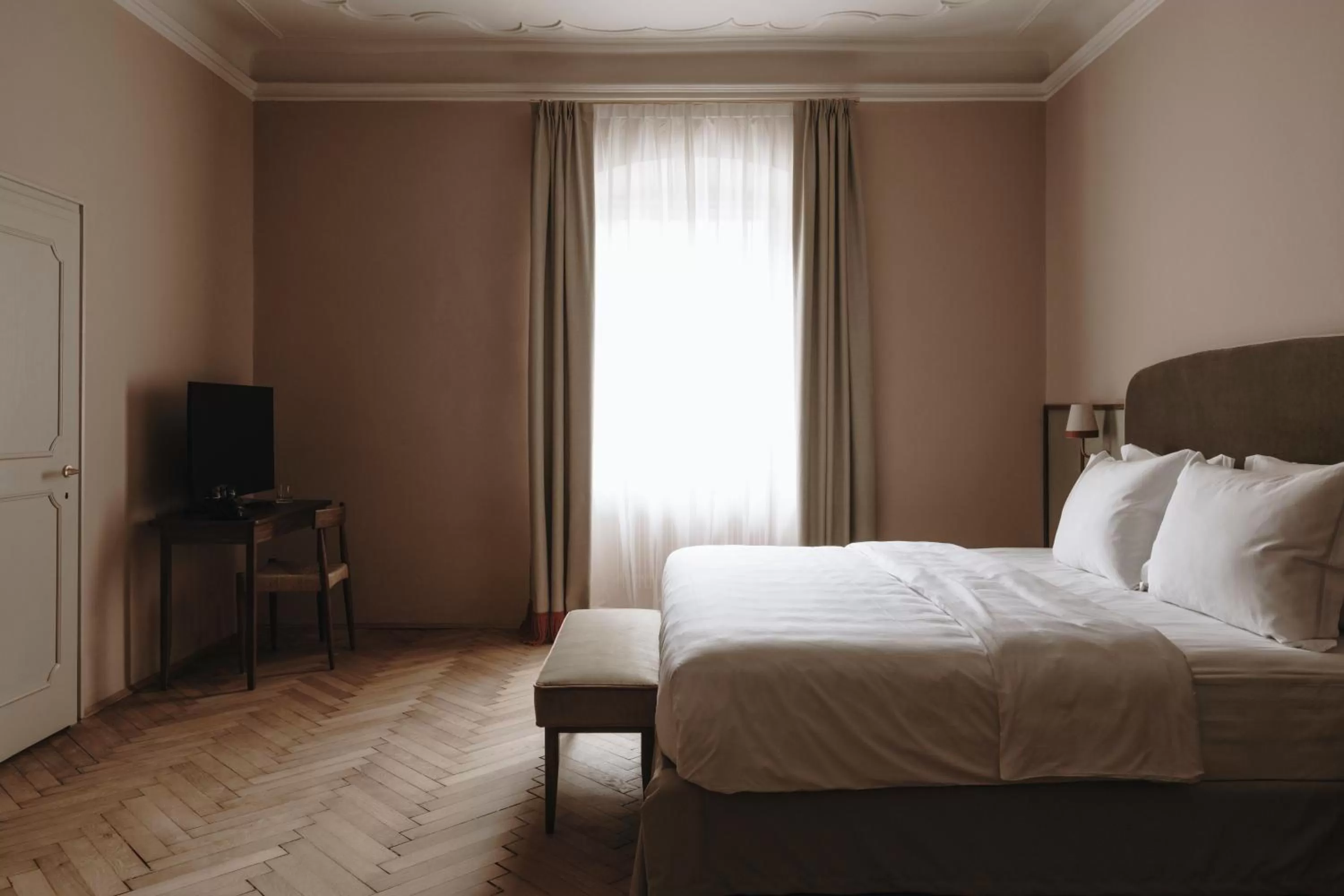 Bedroom, Bed in Parkhotel Mondschein, a Member of Design Hotels