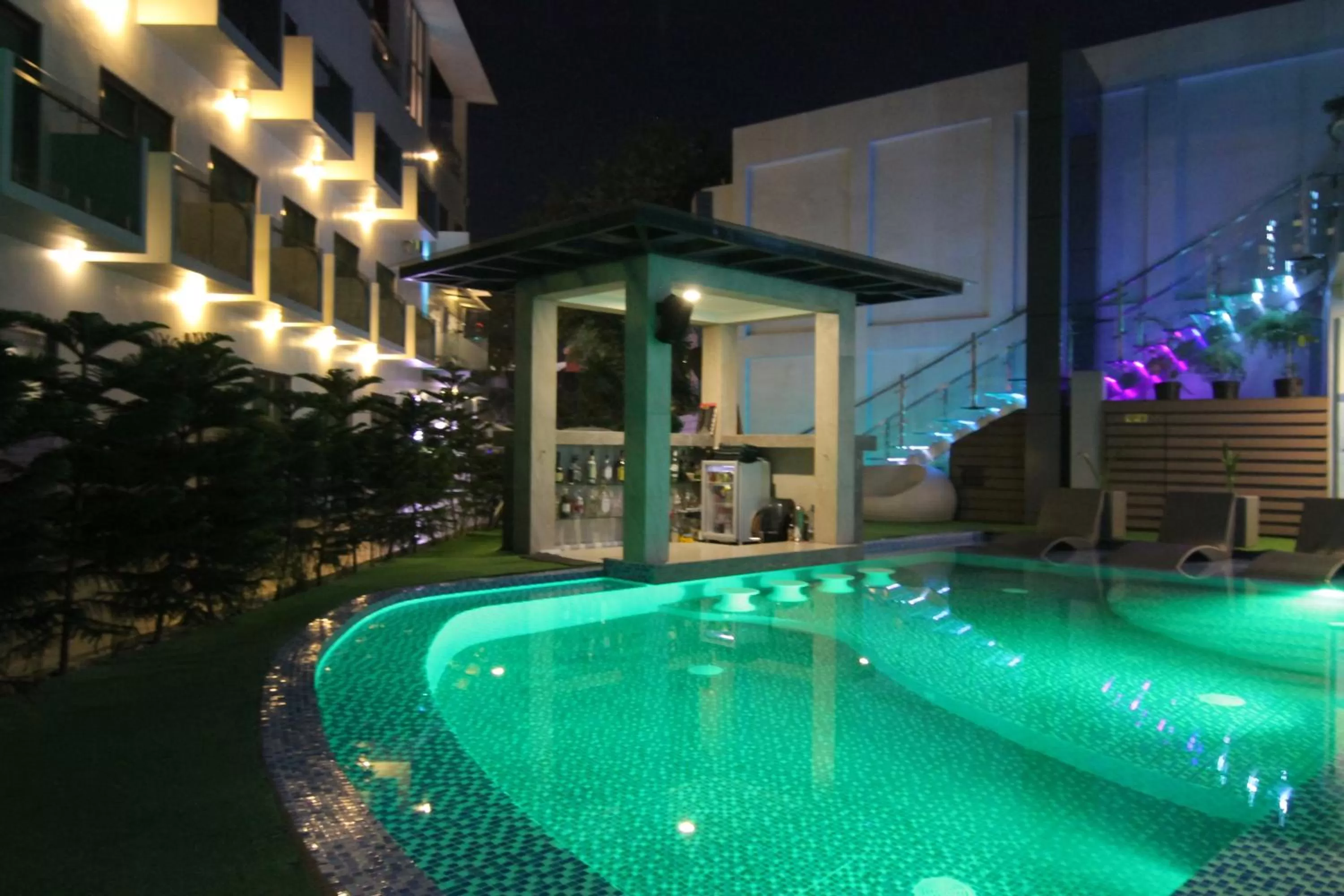 Swimming pool in Eloisa Royal Suites