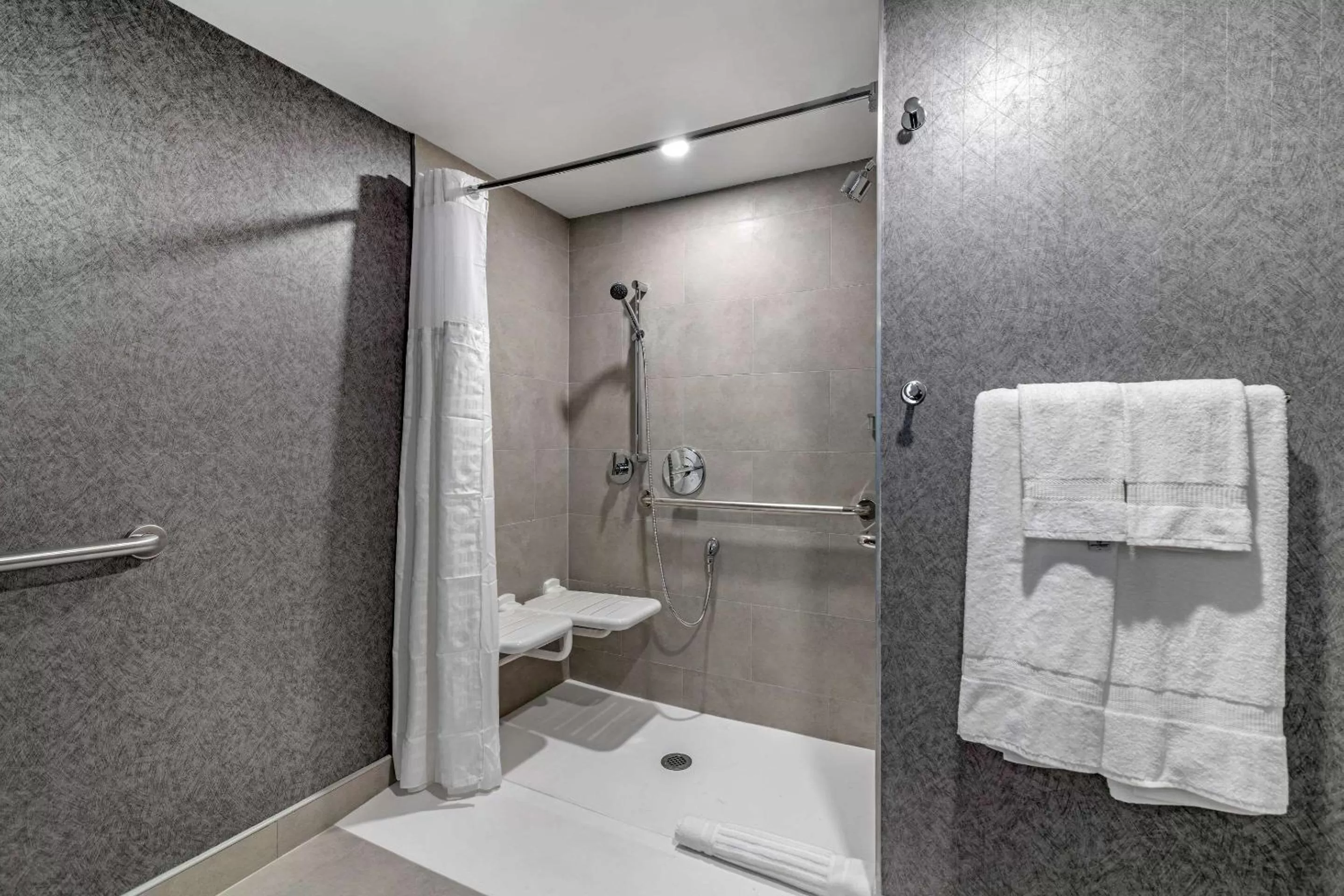 Bathroom in Clarion Inn Nashua