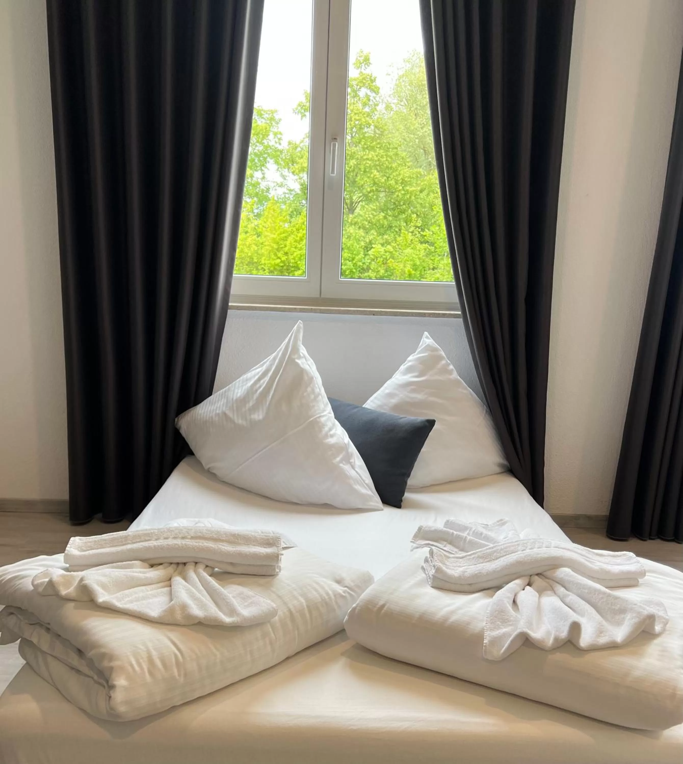 cot, Bed in Yebs Hotel