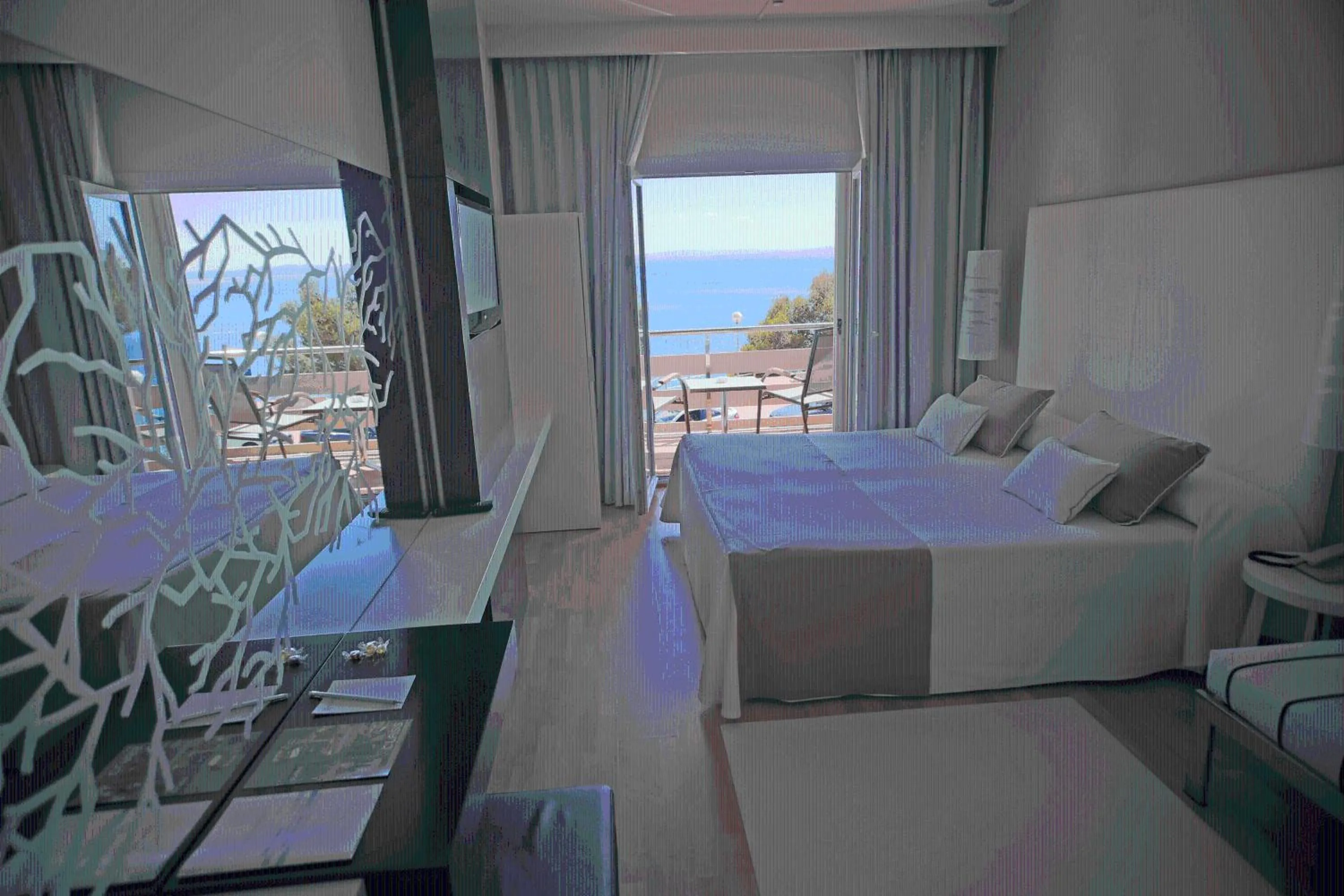 Day, Bed in Canyelles Platja