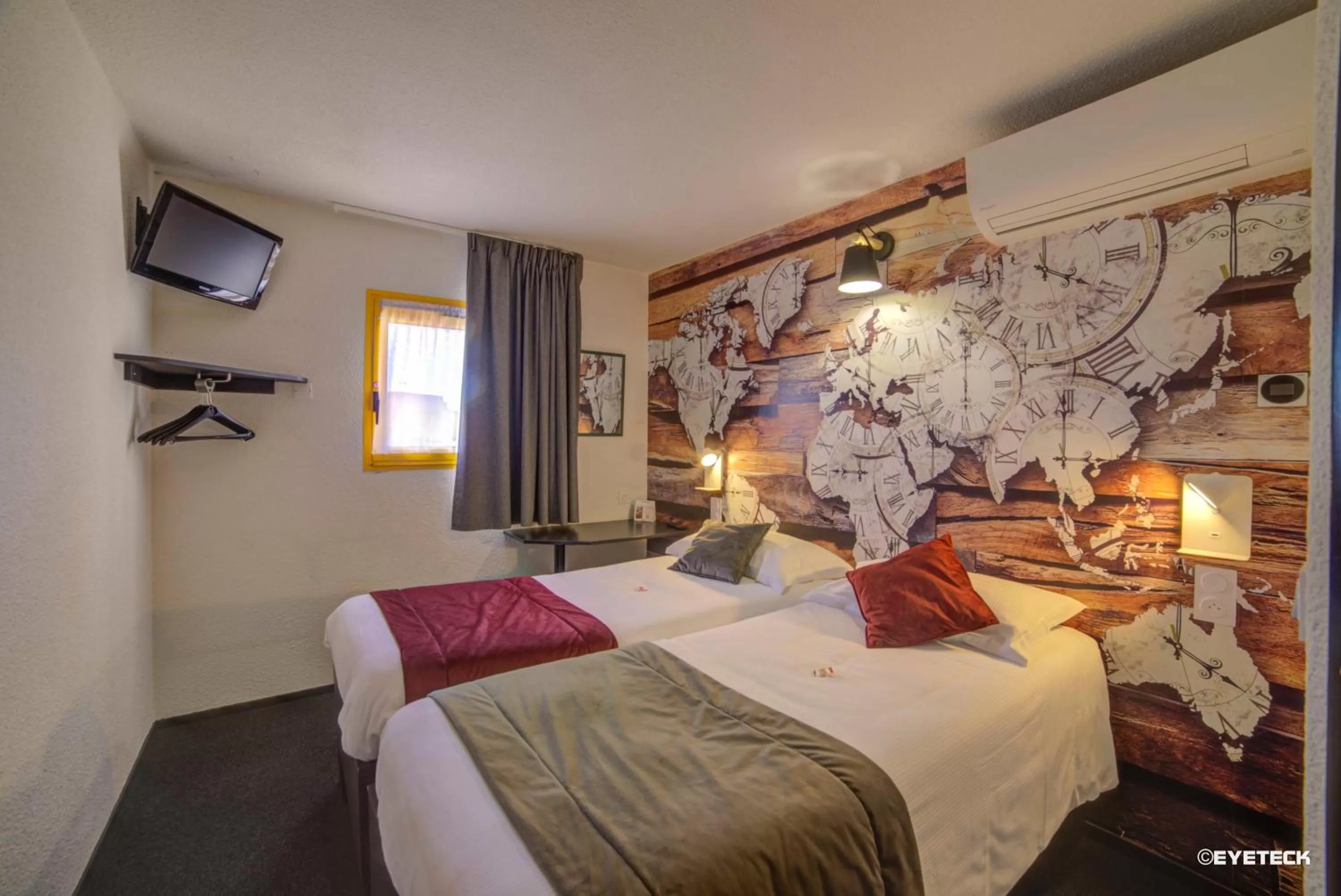 Bed in Hôtel The Originals Access, Bourges Nord Saint-Doulchard