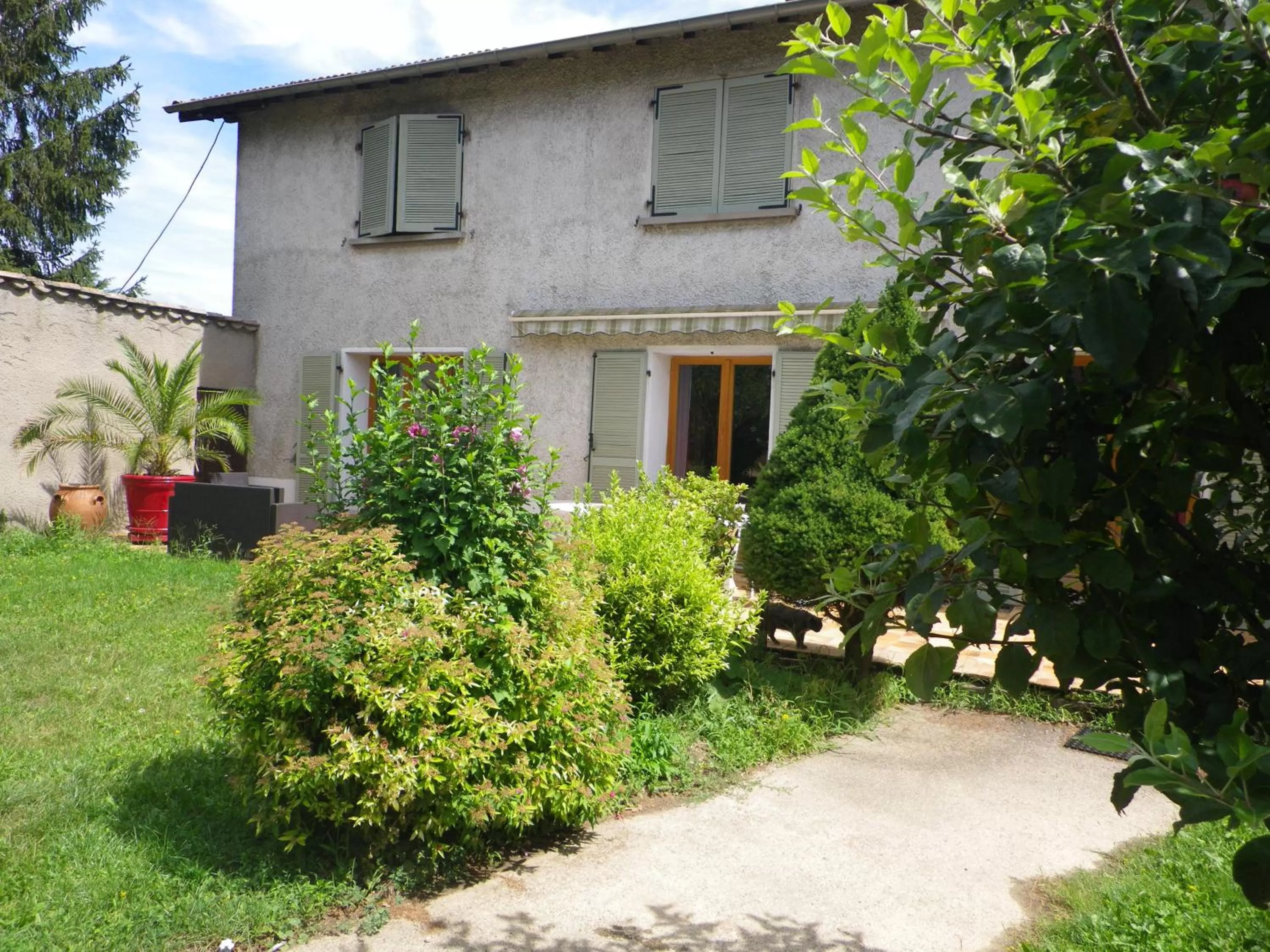 Garden in Chambres d'Hôtes Mado et Lulu